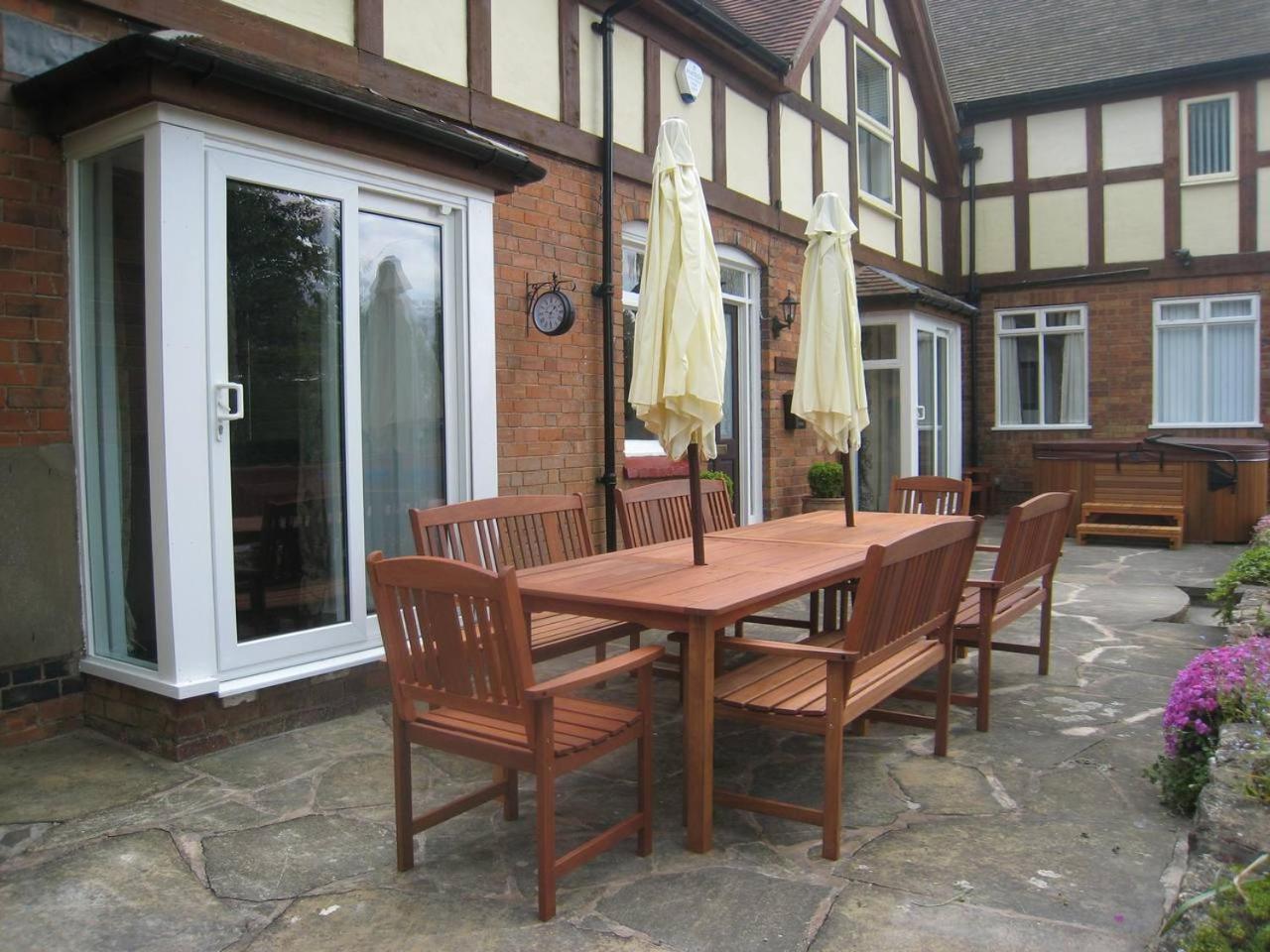 Arden Hill Farmhouse - Hot Tub, Snooker Table, Sleeps 16 view 3