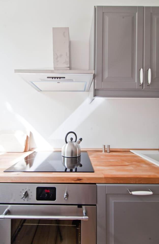 Magnificent turn of century flat (legal)