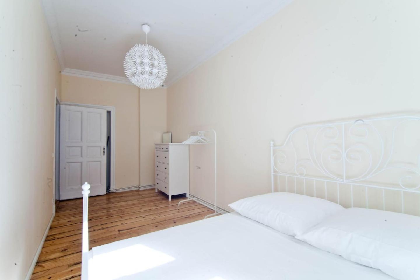Magnificent turn of century flat (legal)