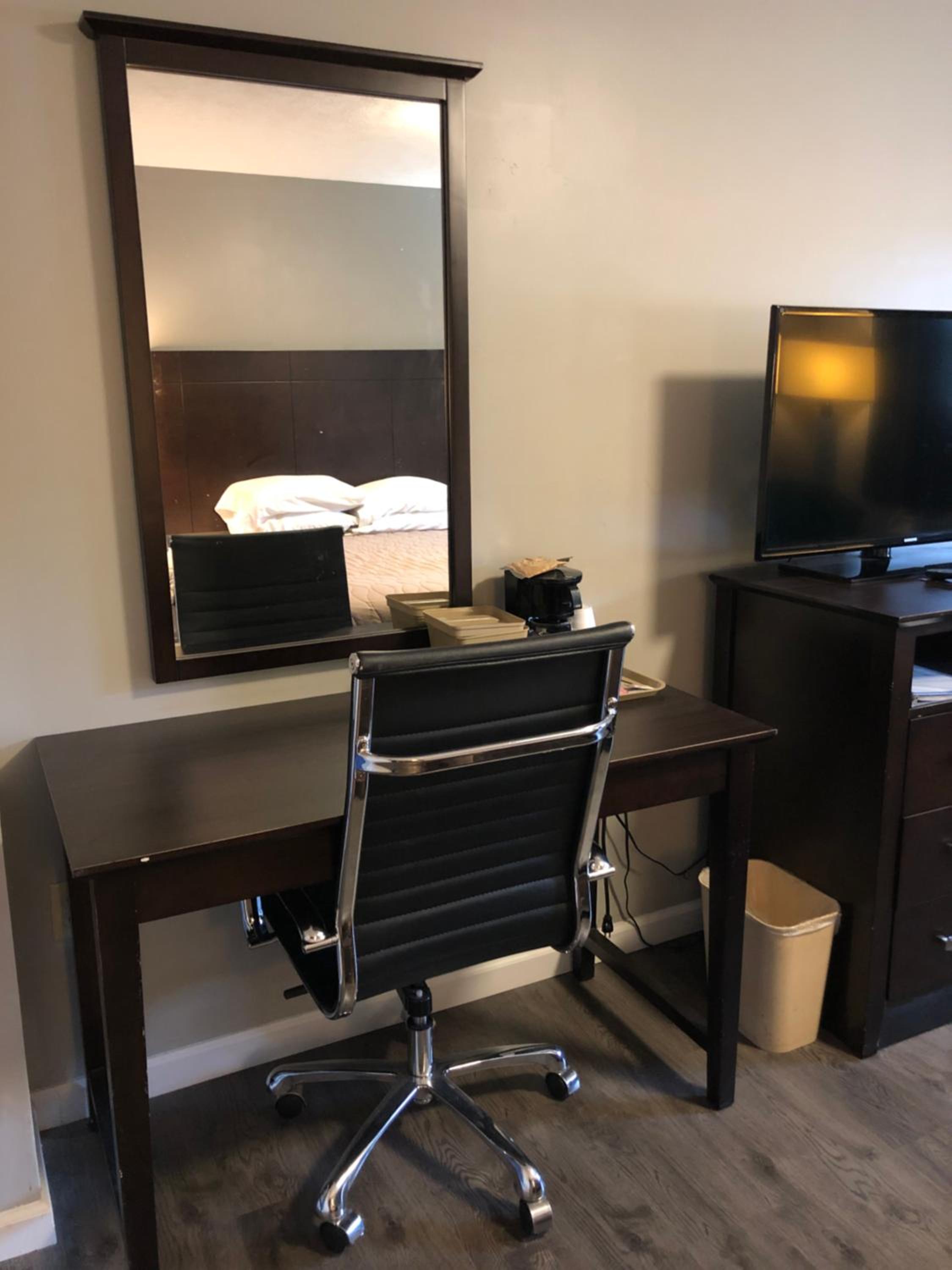 Deerfield Inn and Suites - Fairview view 5