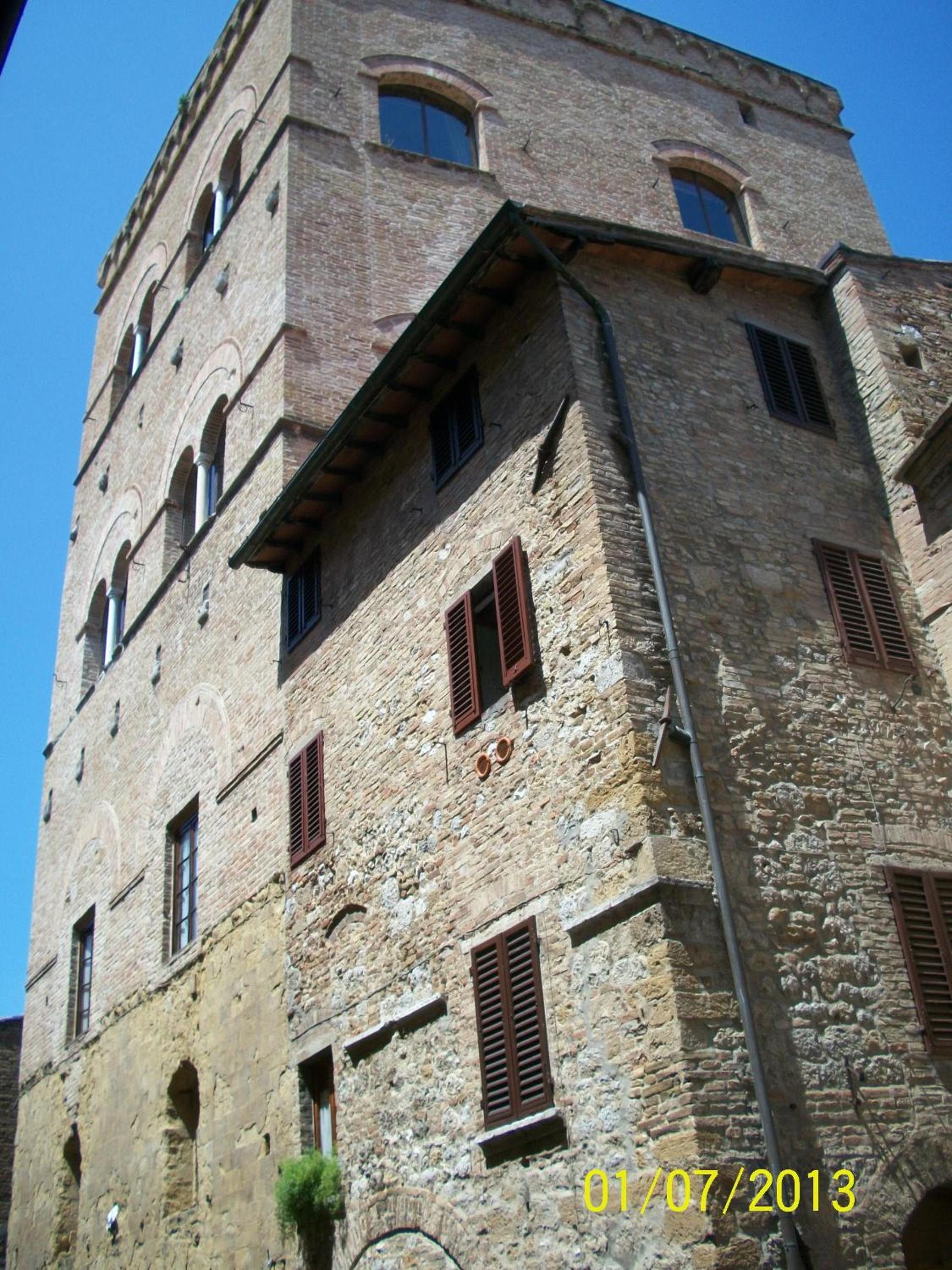 Hotel La Torre Nomipesciolini - Image 1