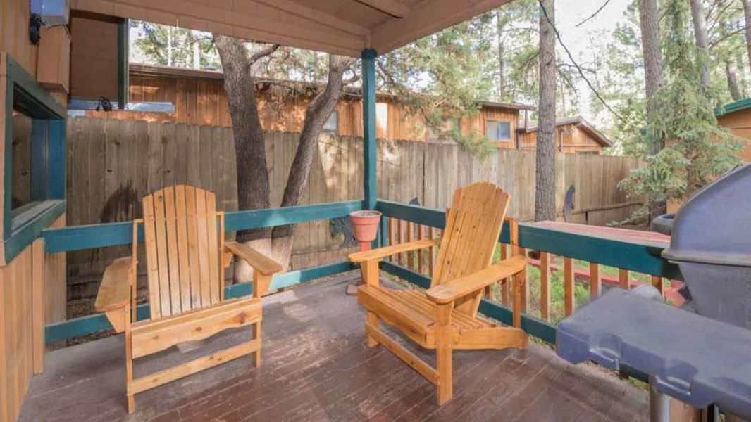 Hotel Whispering Pine Cabins - Image 1