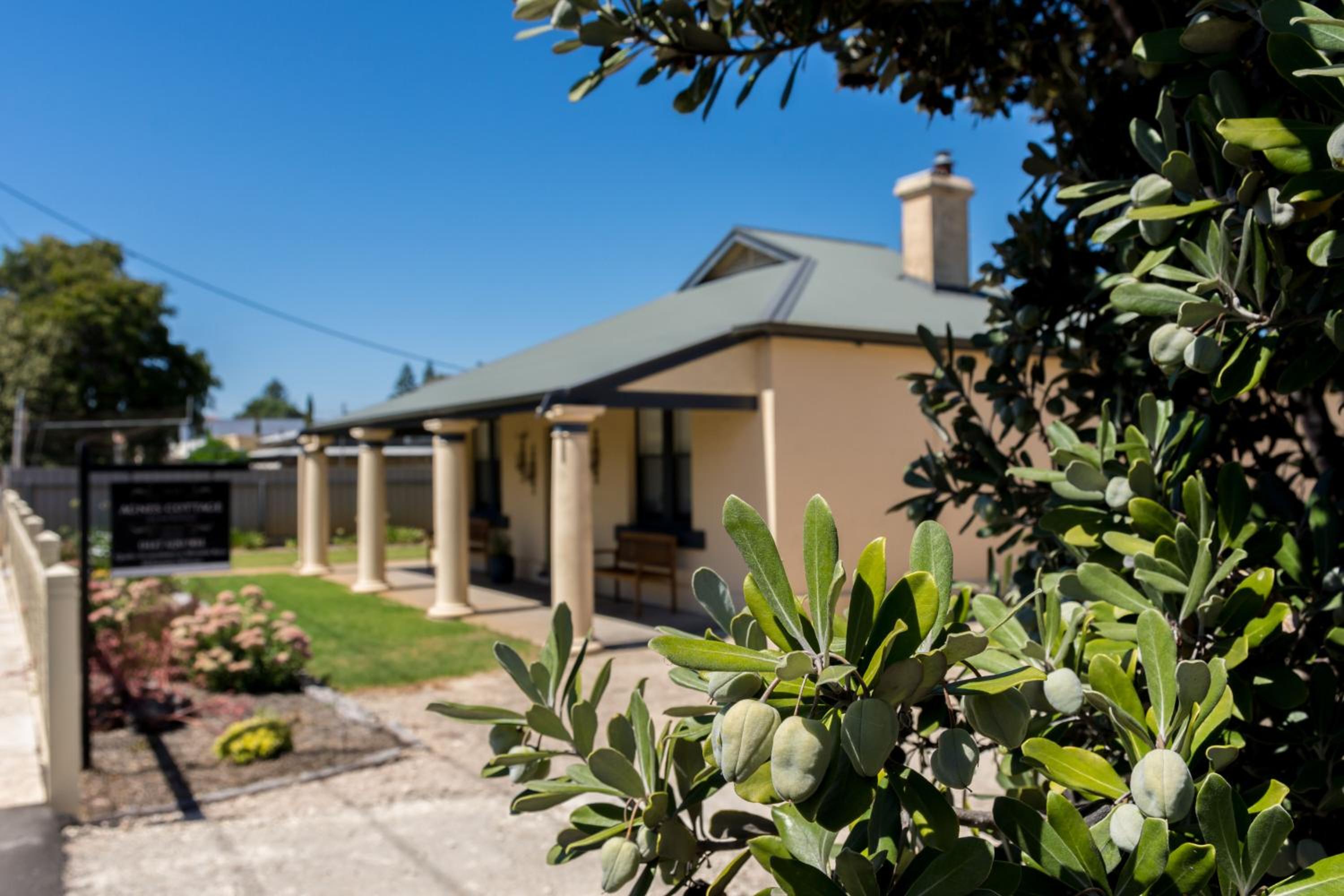 Agnes Cottage Bed & Breakfast