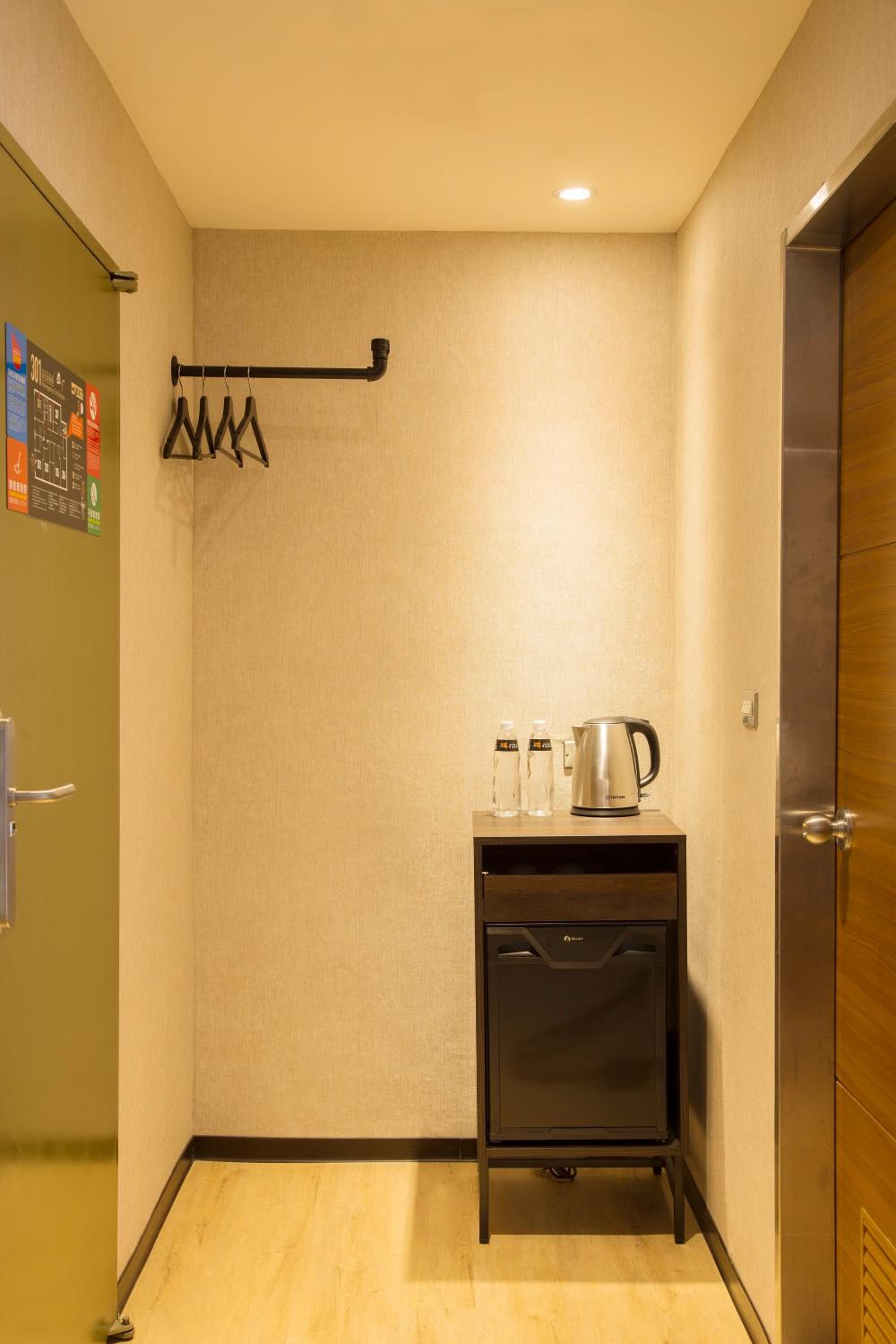 Just Live Inn-Taipei Station