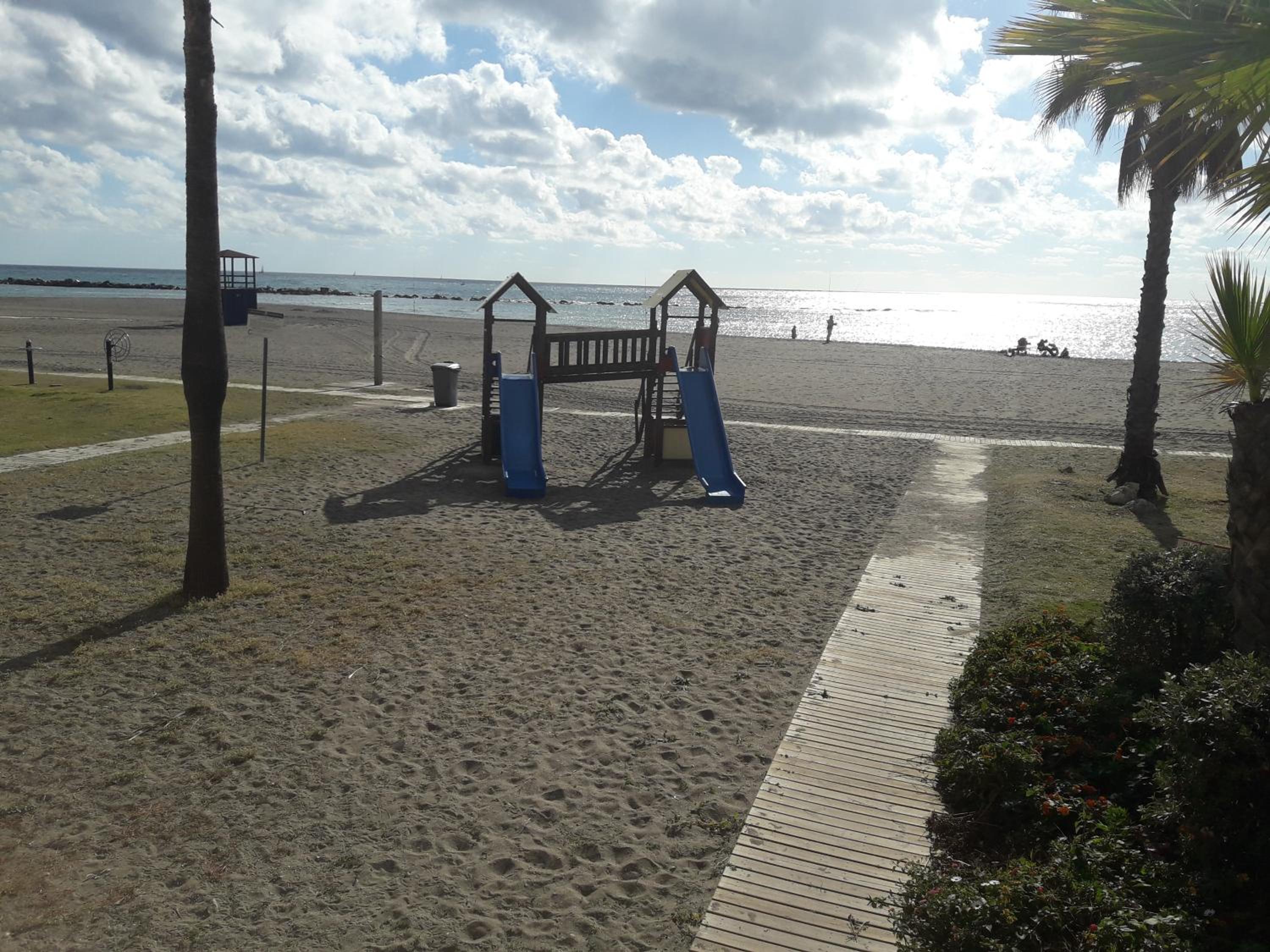 Beachfront apartment DIANA 2