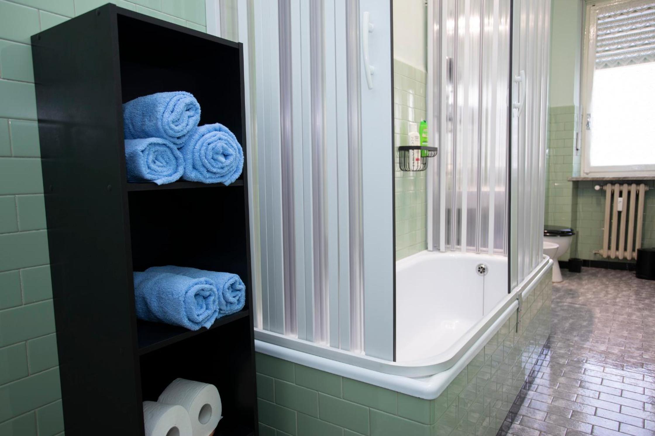 Spezia en Turin — bathroom