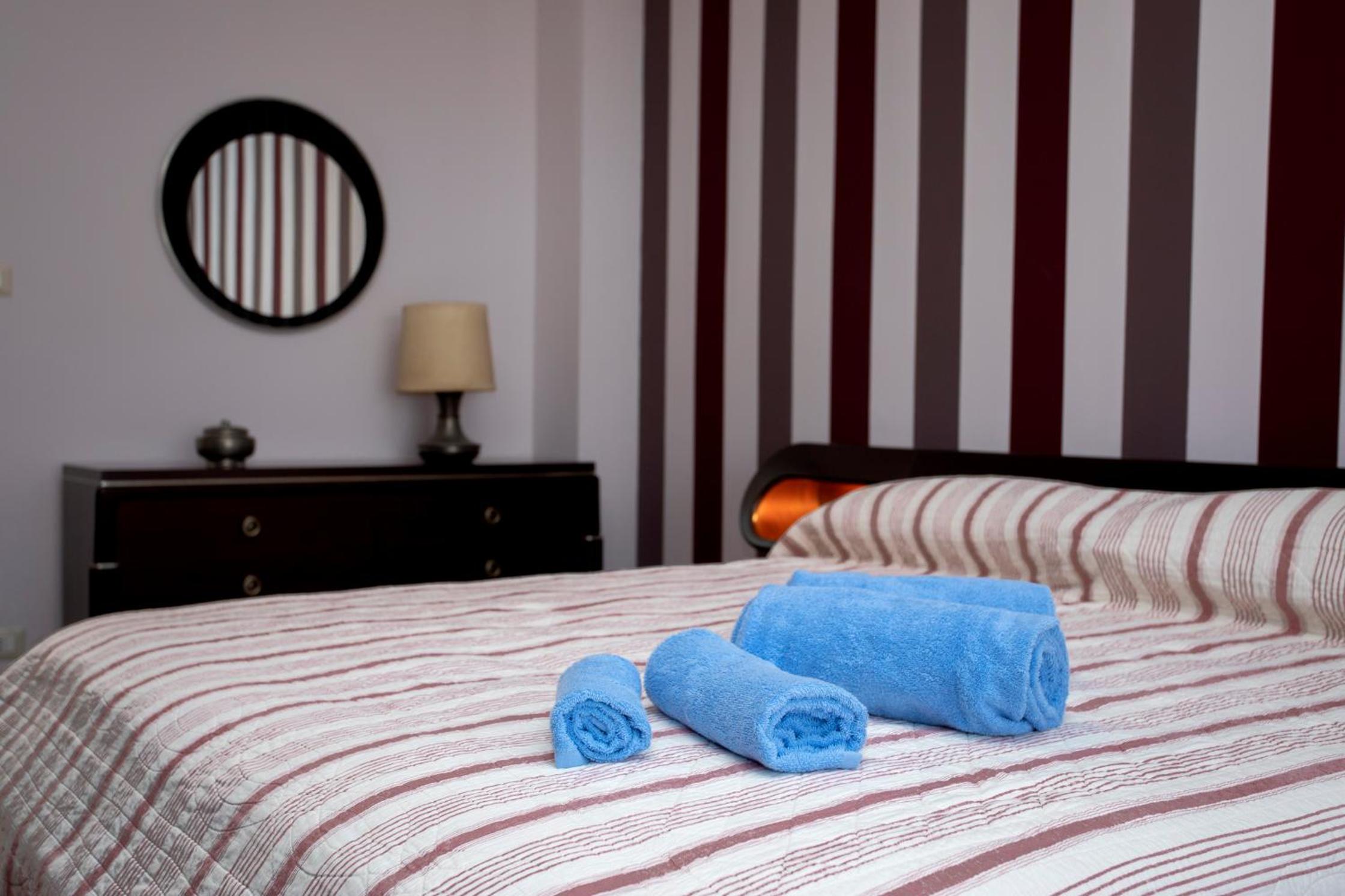 Spezia en Turin — hotel room