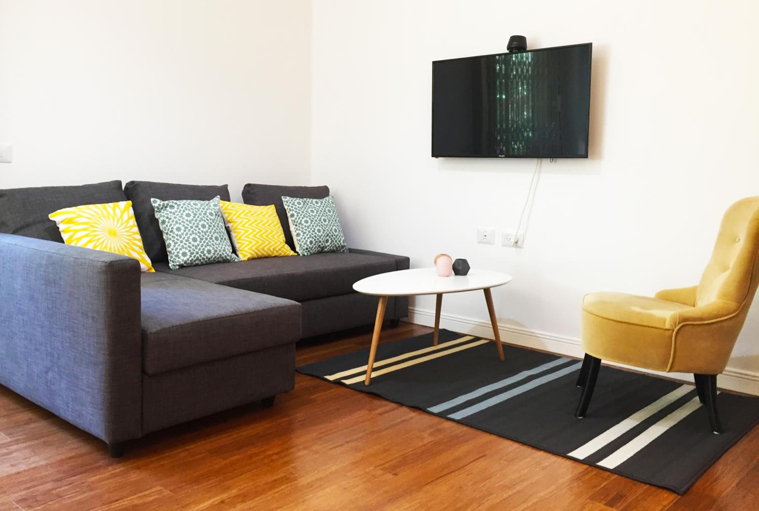 Simply Apartments - Idelson Street view 5