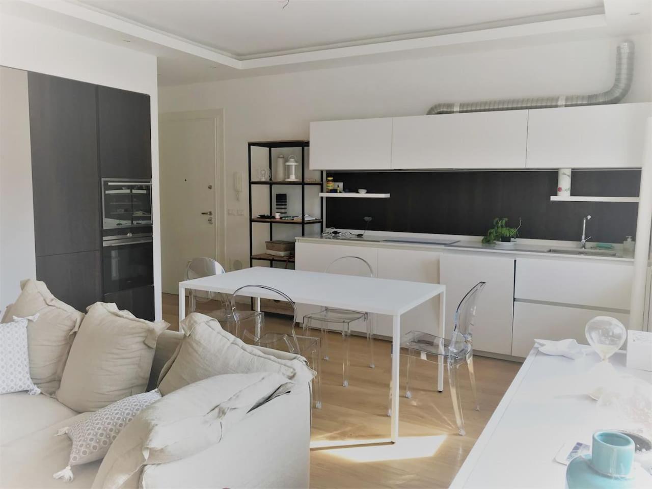 EXCELSIOR 10 - Luxury apartment view 4