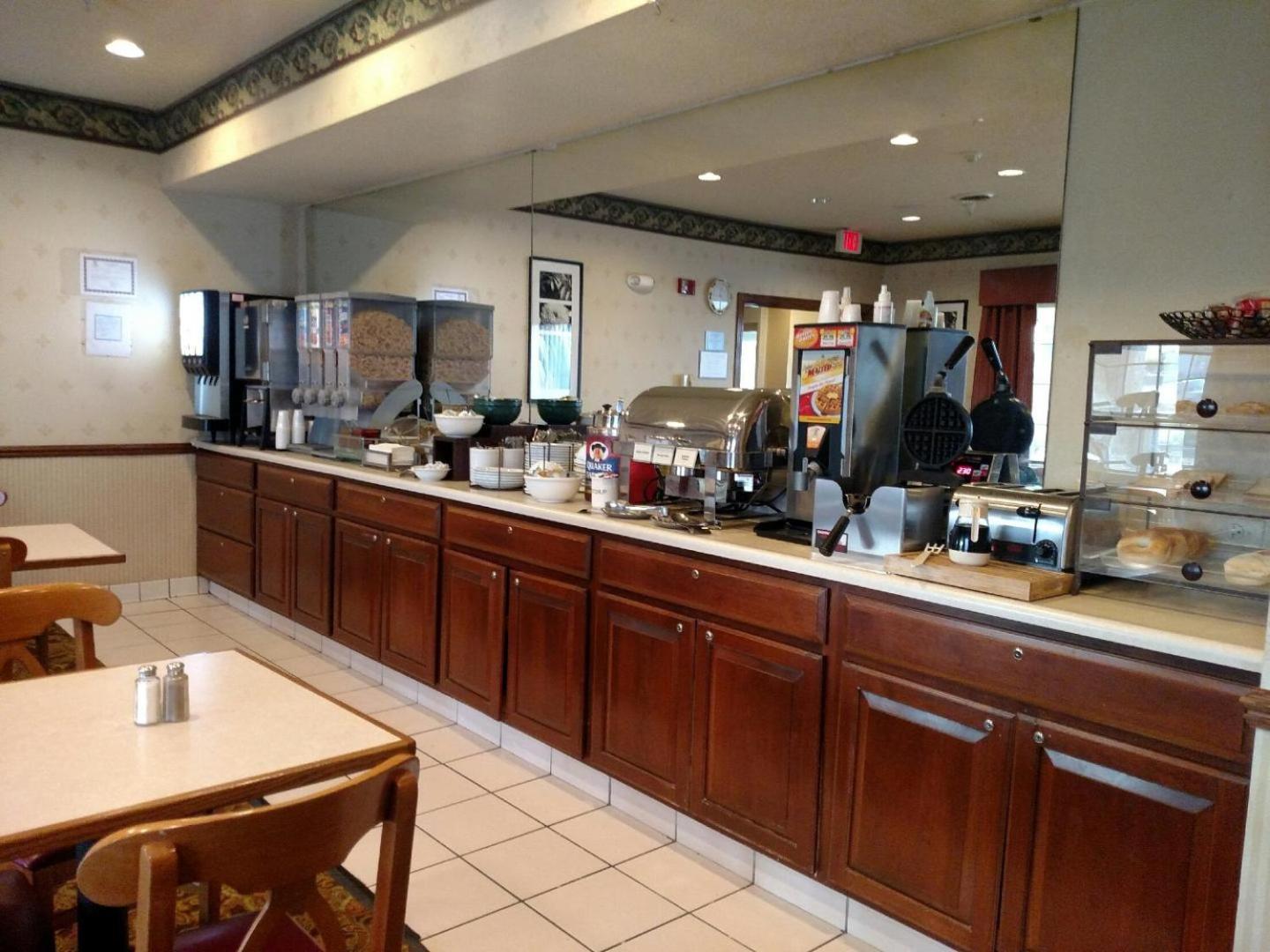 Galesburg Vacations - AmericInn by Wyndham, Galesburg, IL - Property Image 33