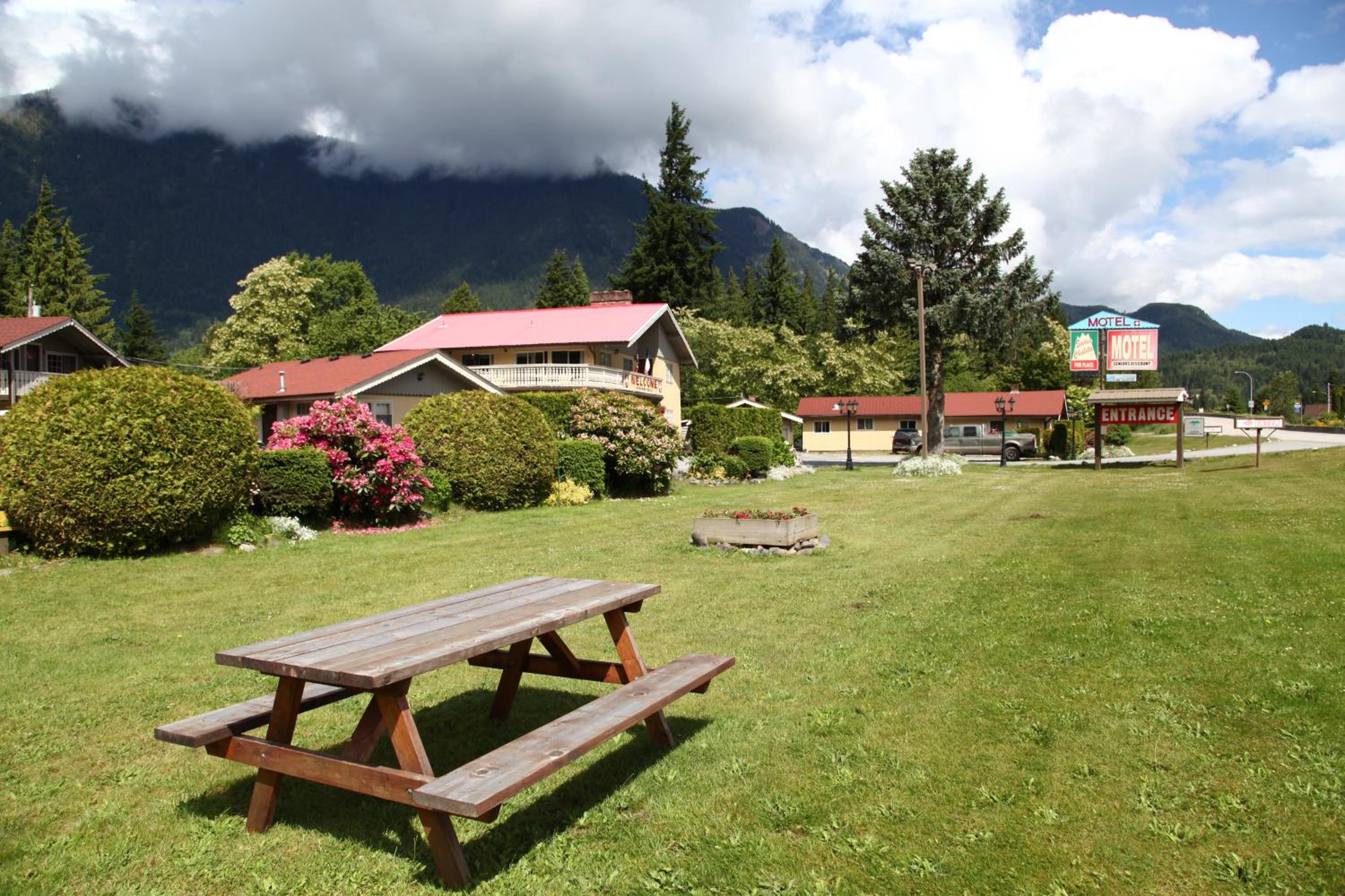 Richca Chalets Resort