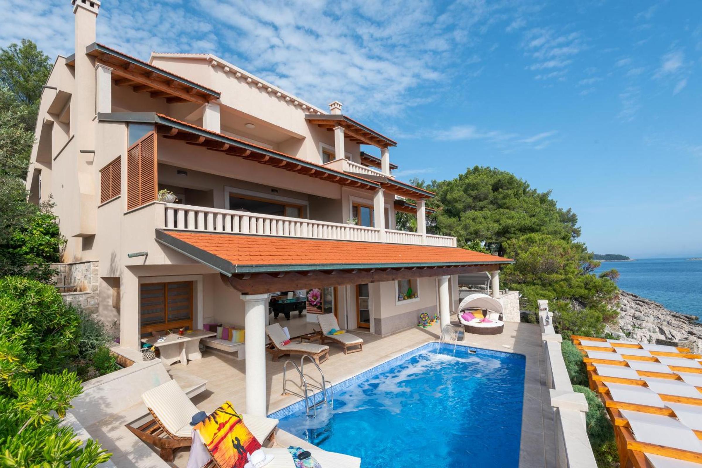 Exceptional Beachfront Holiday Villa on Korčula Island photo 4