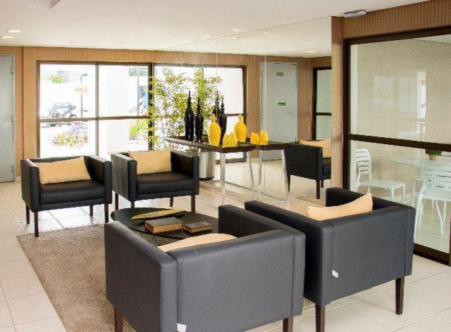 Apt alto padrão todo mobiliado e decorado em cond. Fechado view 2