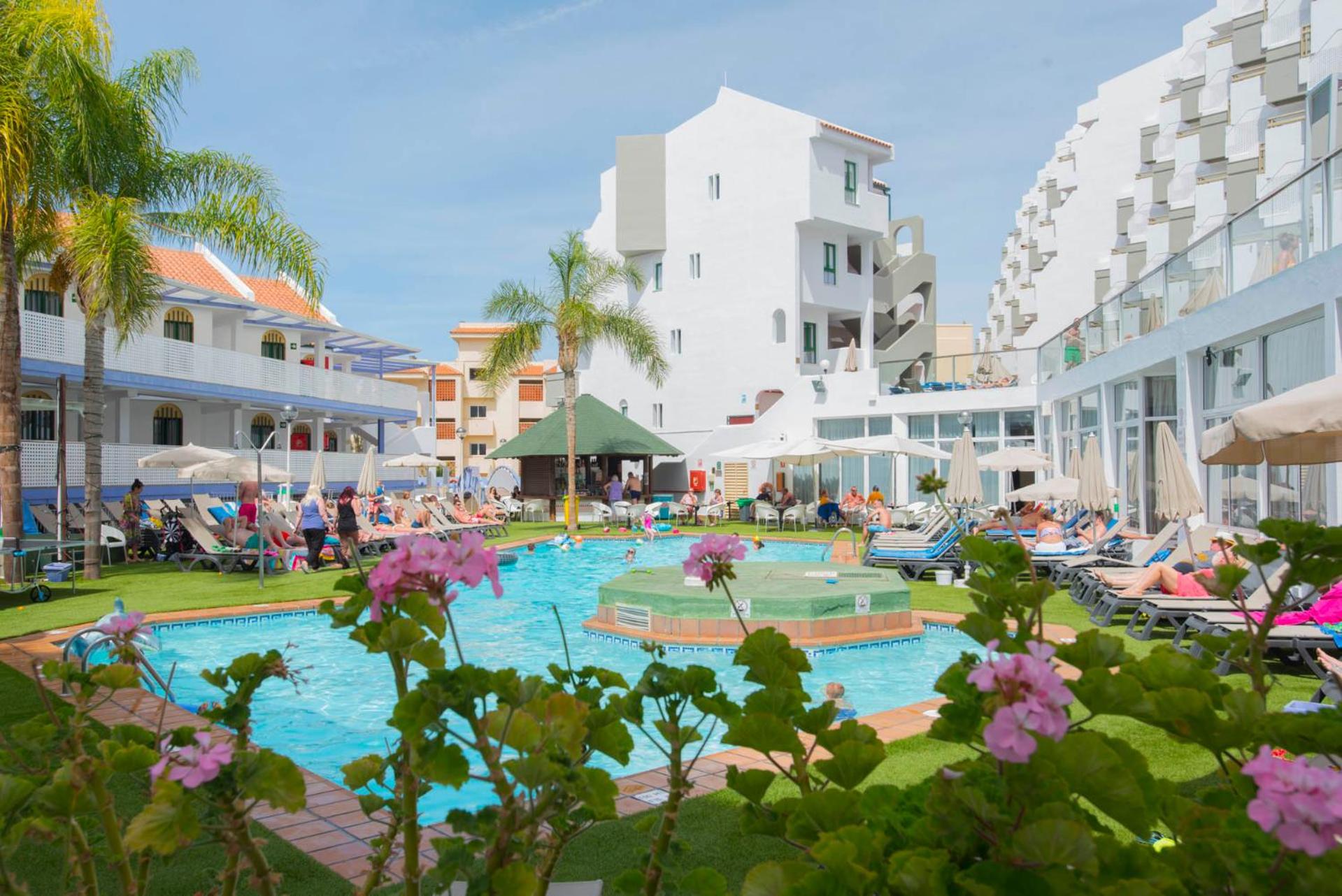Playaolid Suites & Apartments