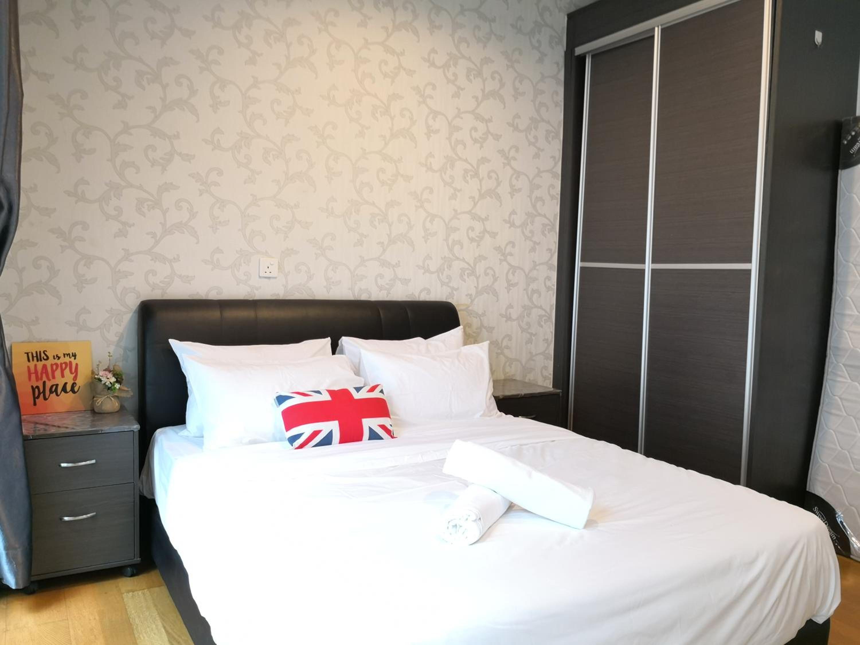 KLCC Inifinity Pool - The Regalia Residences & Suites by KL minsu
