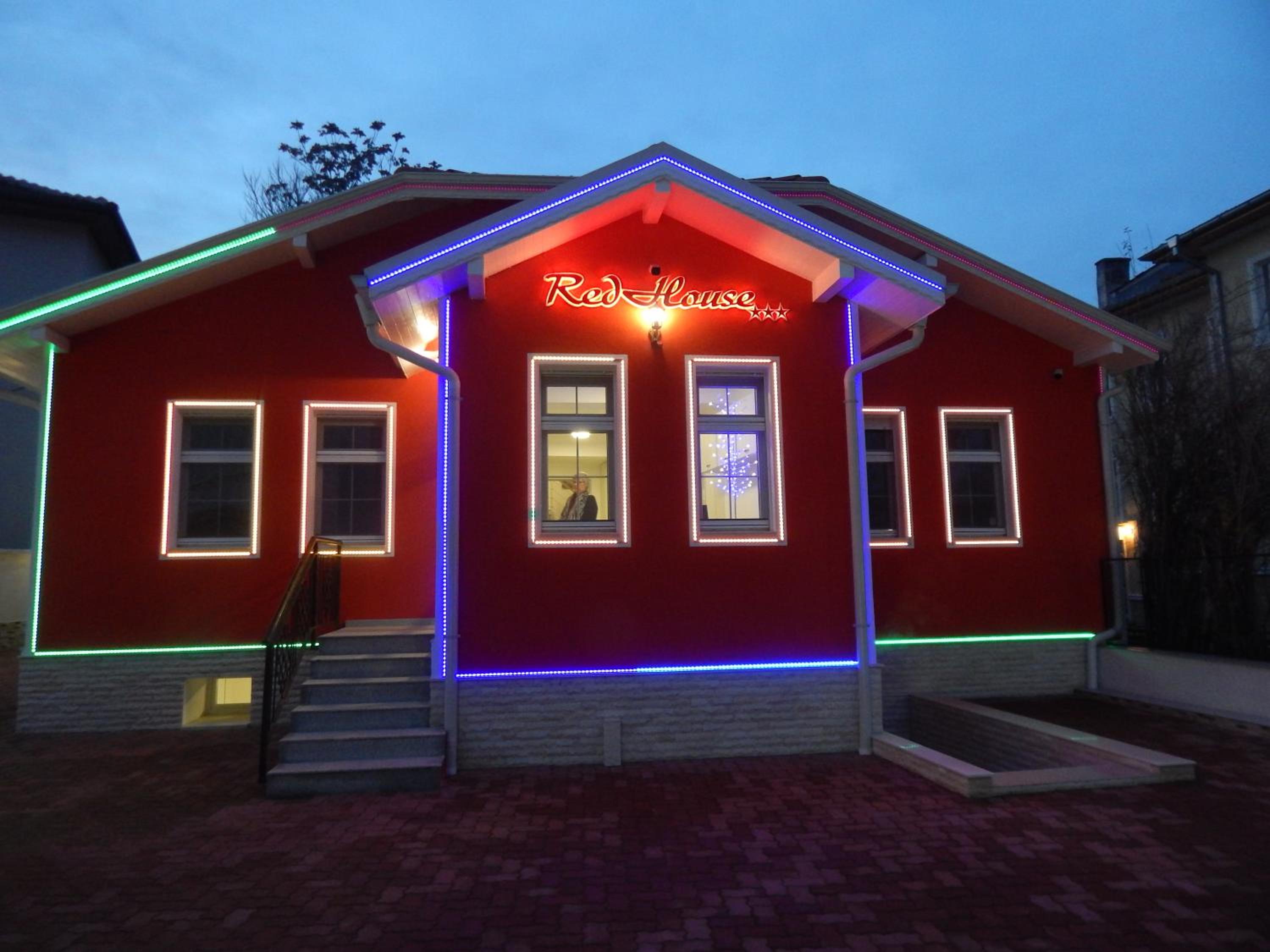 Hotel Red House - Image 1