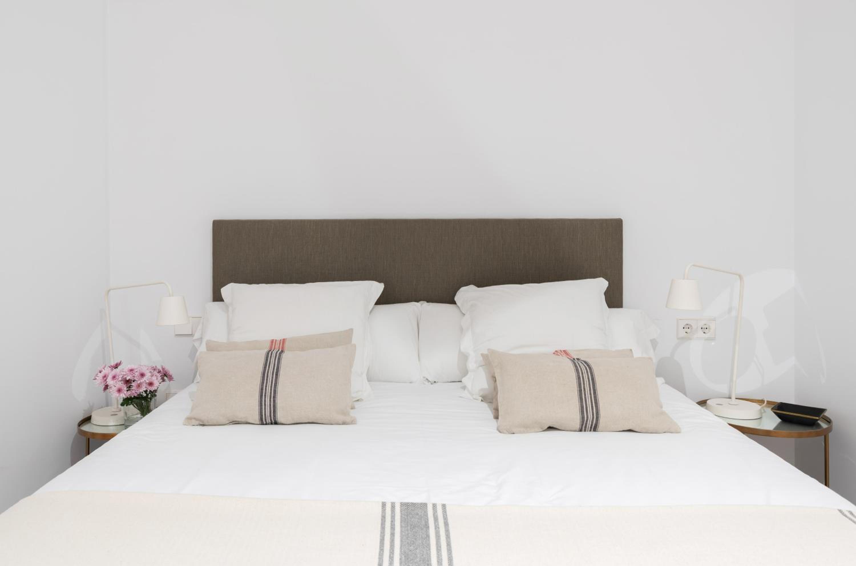 Victoria Site-Luxury Center