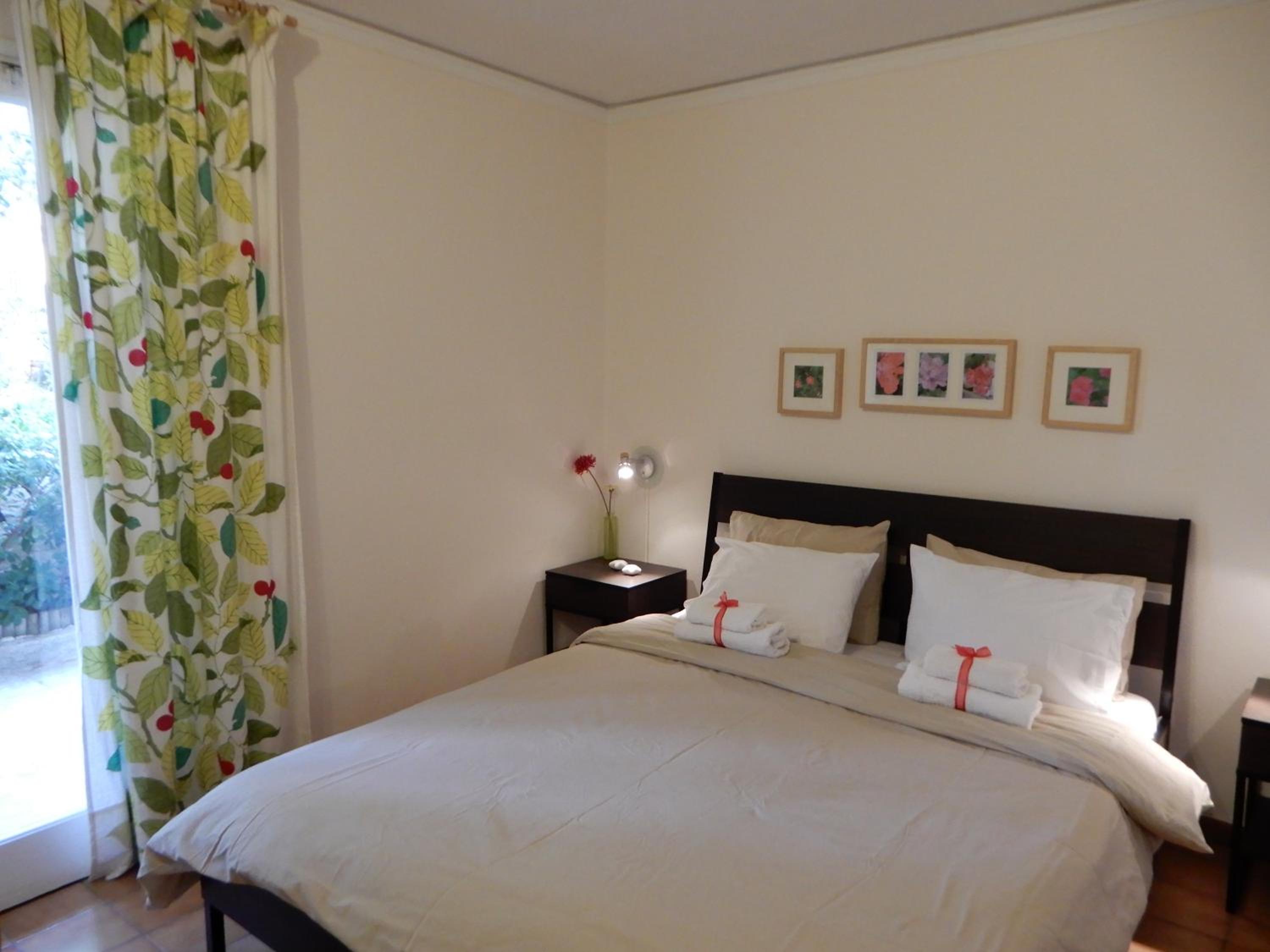 Comfortable garden Apt near Vouliagmeni beach photo 3