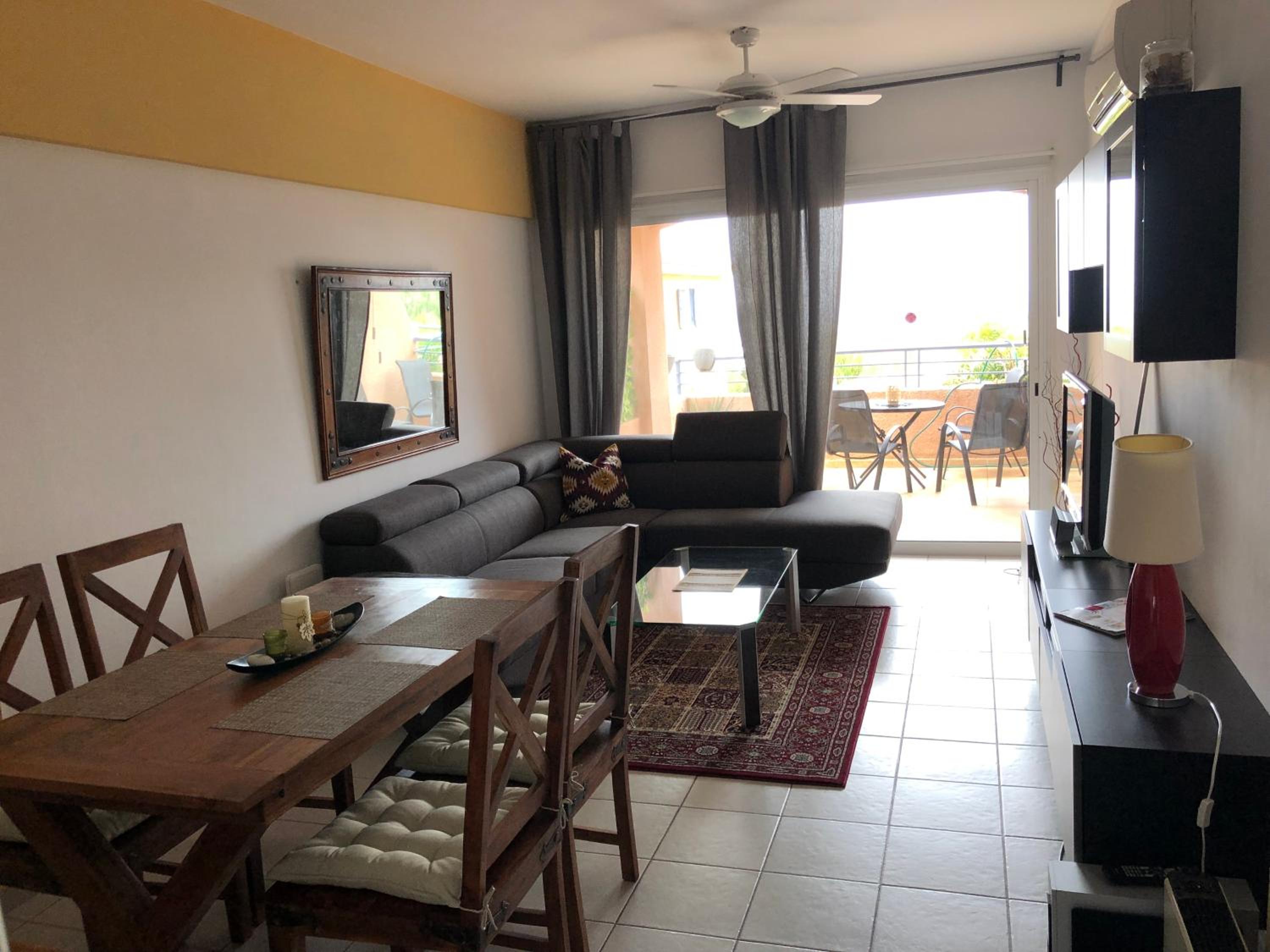 Schönes 3 Zimmer Apartment, Meerblick, Pool, freies WLan