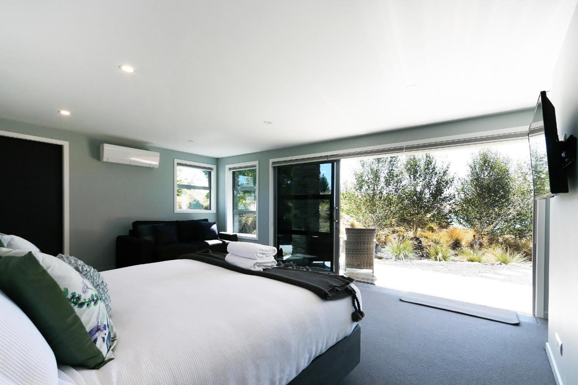 High Country Retreat - Lake Tekapo view 2