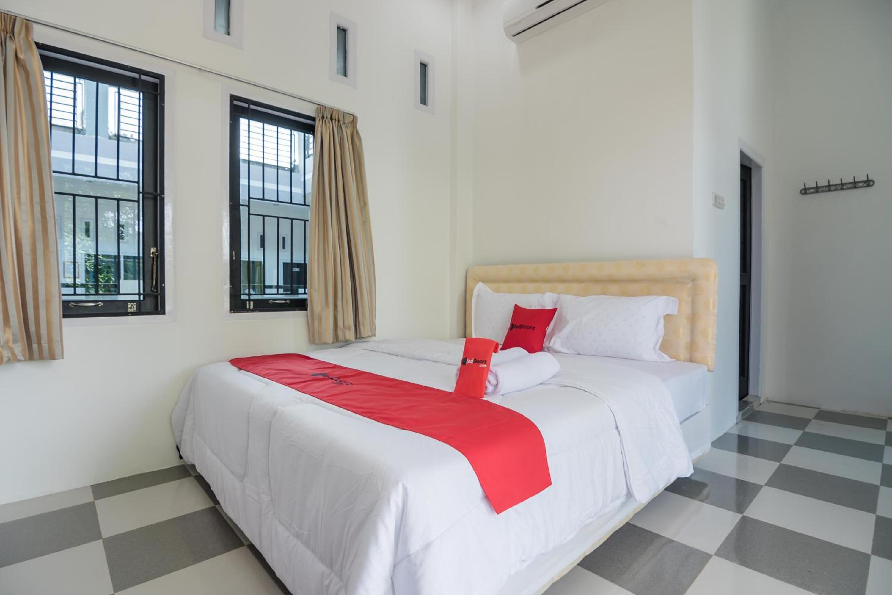 RedDoorz Syariah near Sultan Thaha Airport Jambi view 5