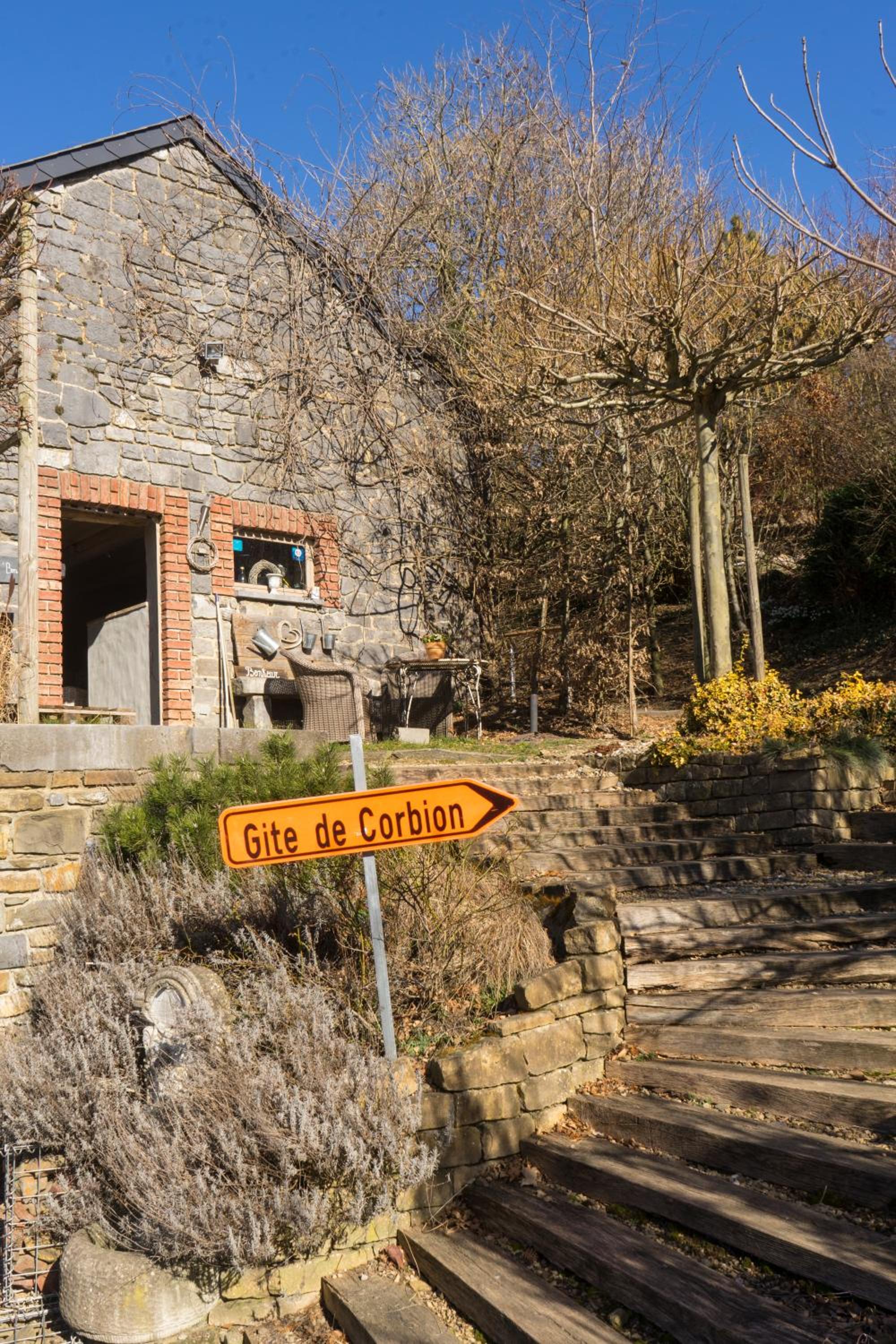 Gîte de Corbion une envie d'Ailleurs 6personnes et le Pt Bonheur 2 personnes