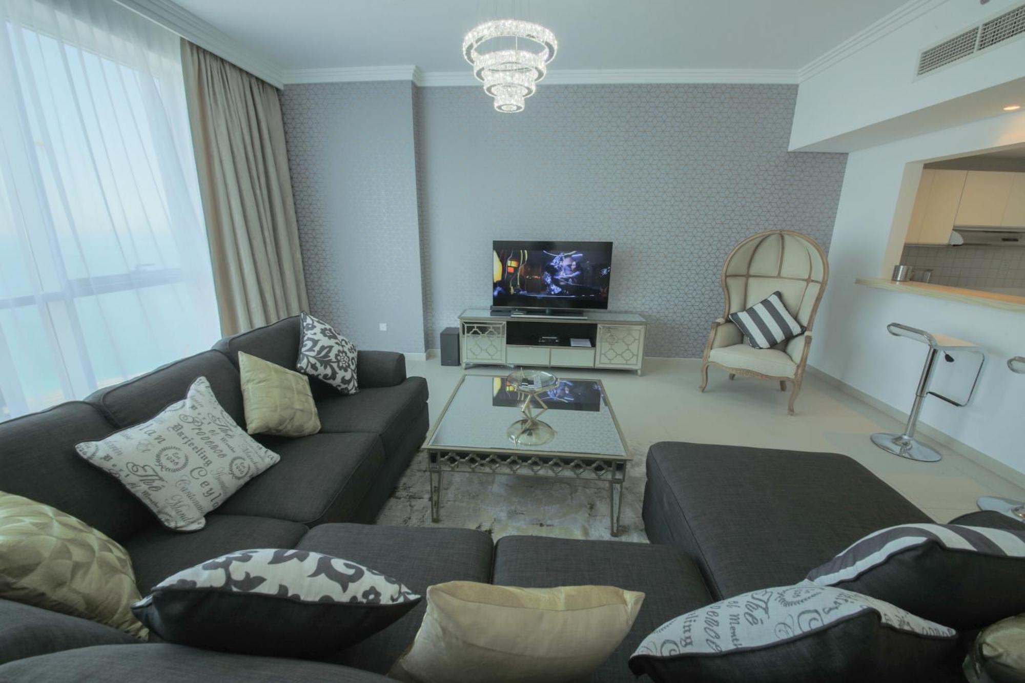 Stunning 5* 4BR-Oceanfront-Apartment