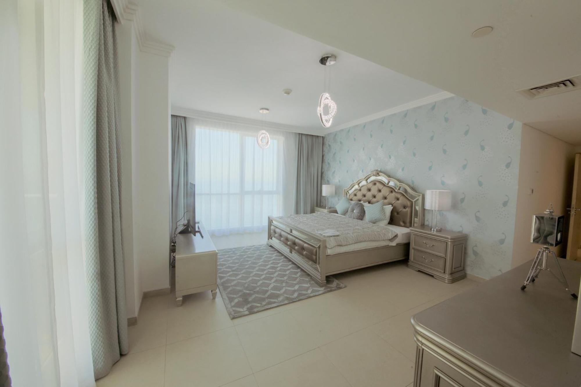 Stunning 5* 4BR-Oceanfront-Apartment