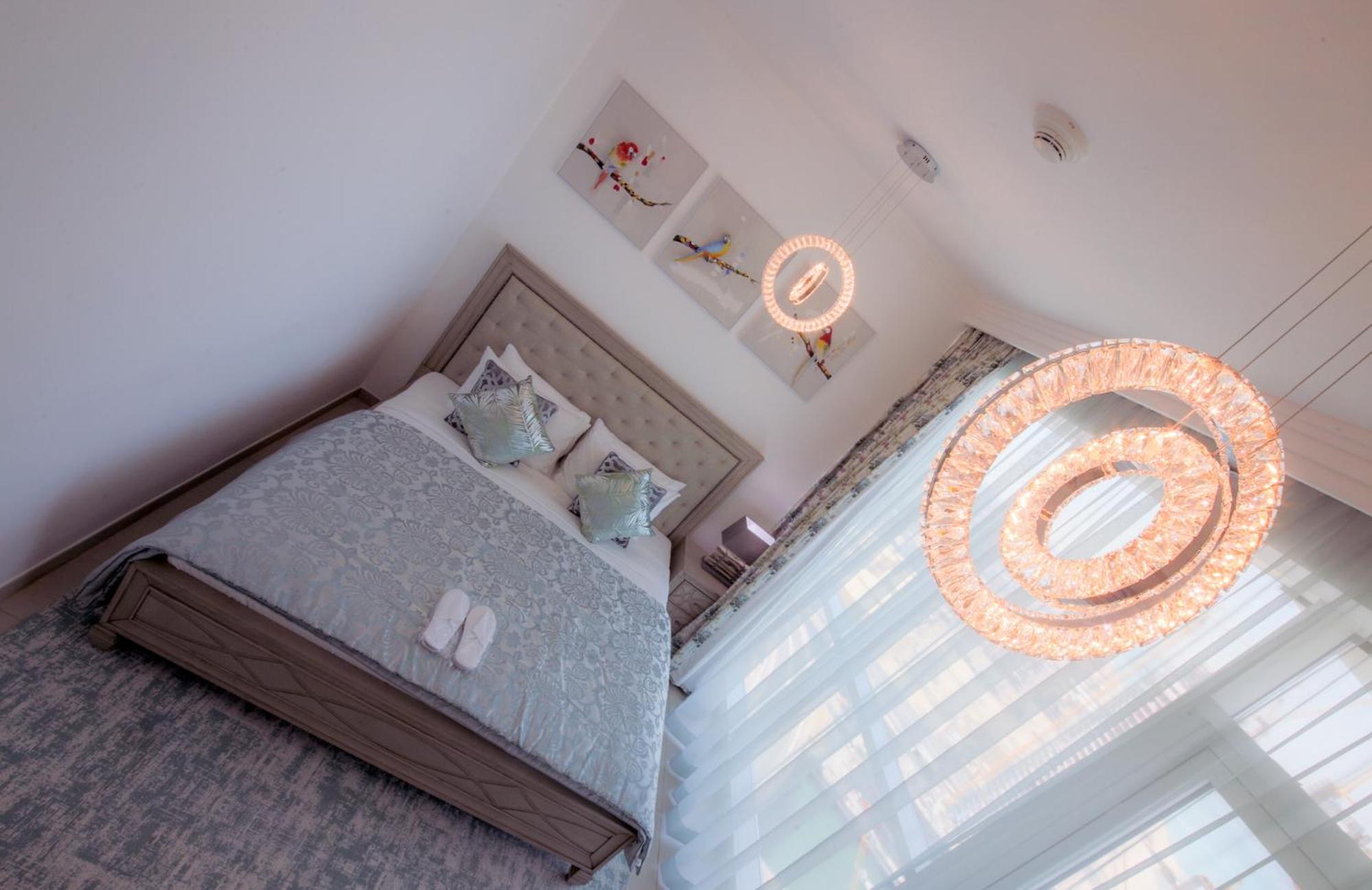 Stunning 5* 4BR-Oceanfront-Apartment