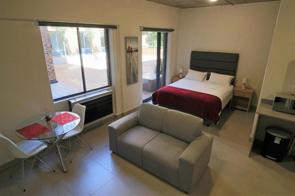 Johannesburg Vacations - Lakeside Apartments - Property Image 33
