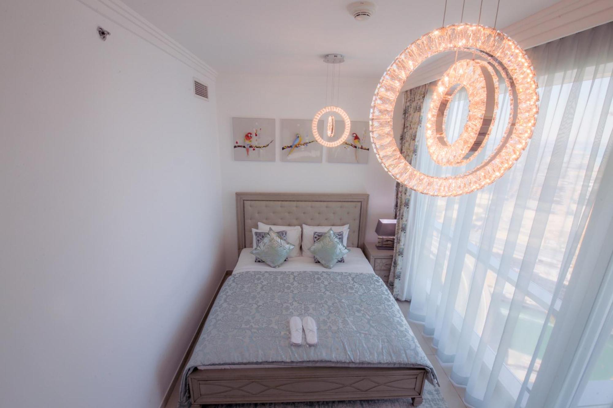 Stunning 5* 4BR-Oceanfront-Apartment