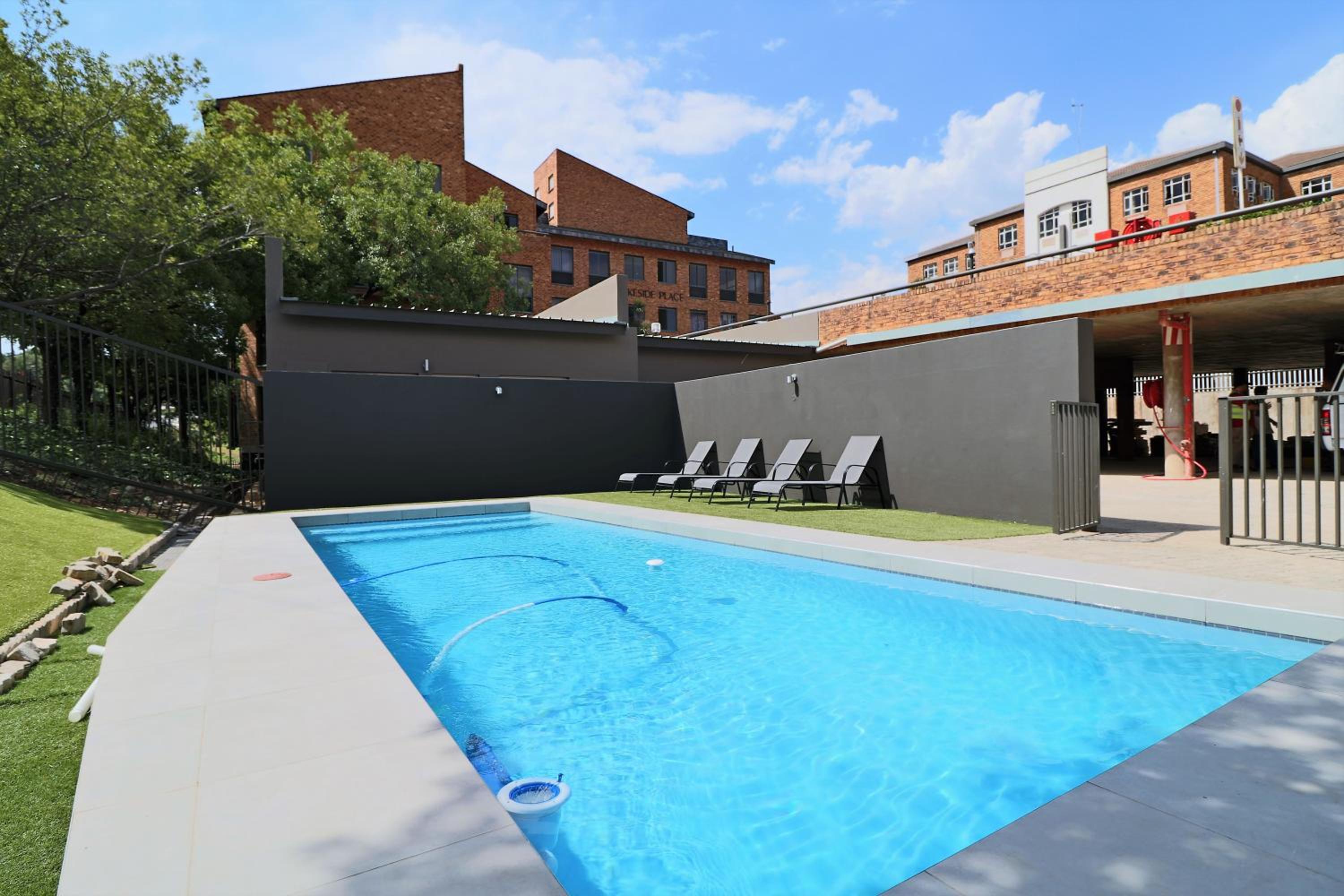 Johannesburg Vacations - Lakeside Apartments - Property Image 36