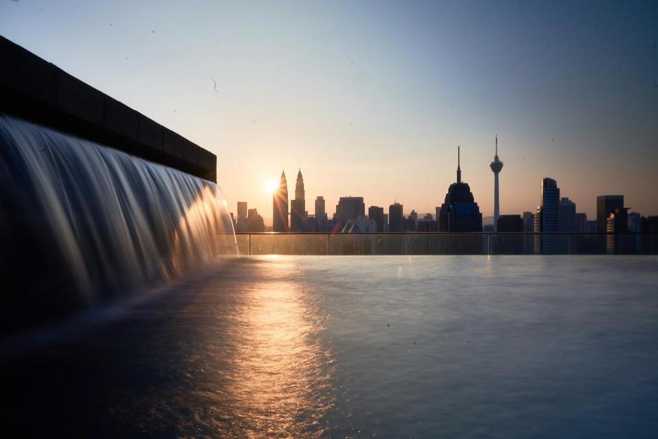 KLCC Inifinity Pool - The Regalia Residences & Suites by KL minsu