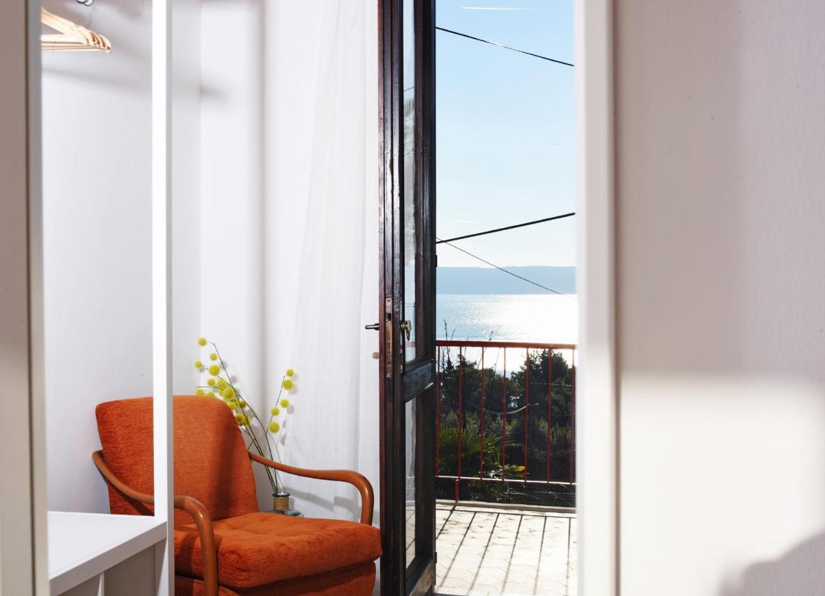 Modern & Comfy Sea View House NG view 4
