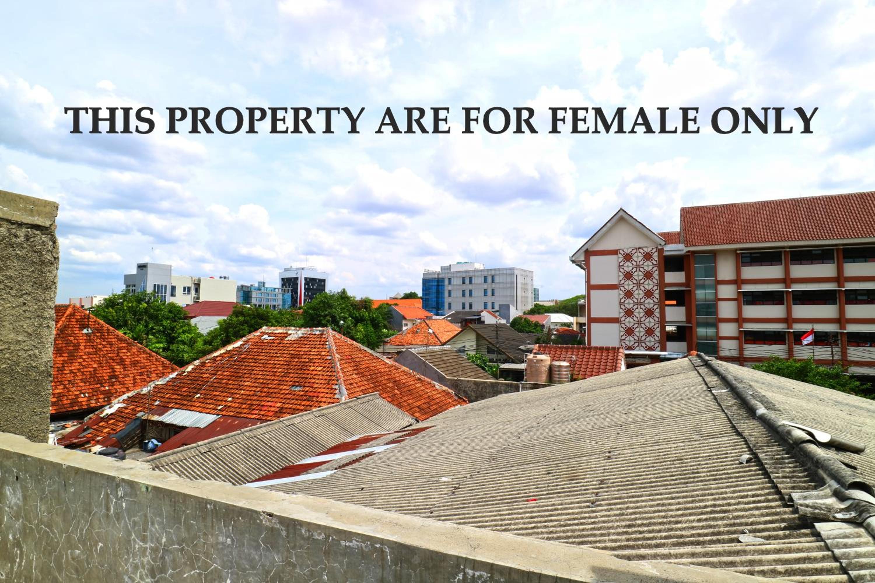 Premium Senen Guesthouse - Female Only
