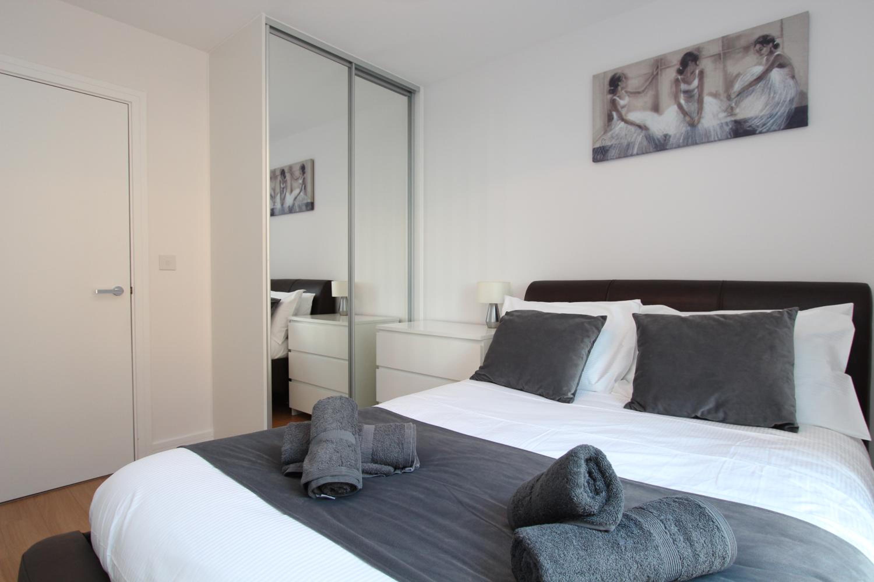 Contemporary Apartments With Secure Parking view 4