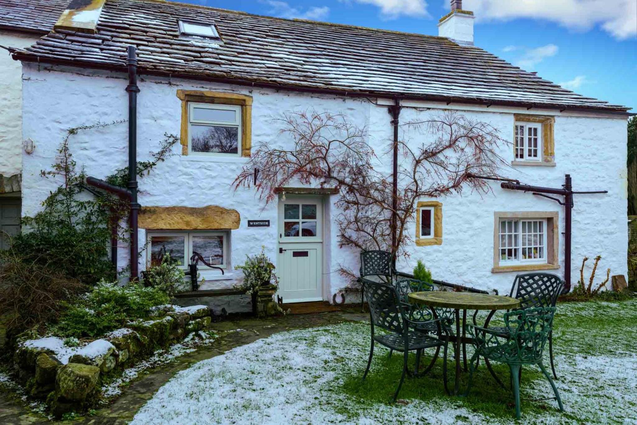 Westside Cottage, Newby Hamlet, Clapham, Yorkshire Dales National Park, Famous Three Peaks, Near The Lake District, Pets Are Welcome, Direct Parking in fro view 2