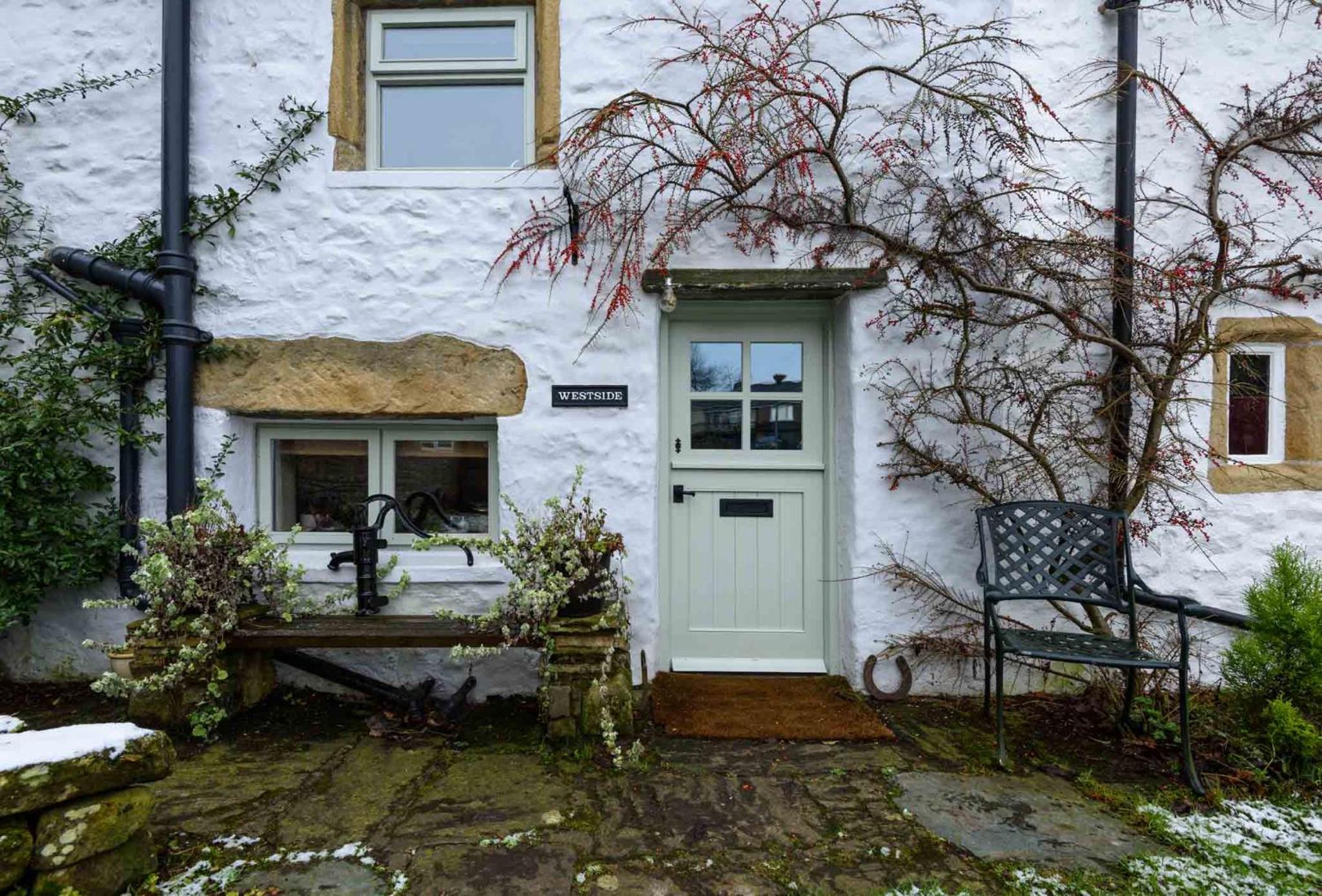 Westside Cottage, Newby Hamlet, Clapham, Yorkshire Dales National Park, Famous Three Peaks, Near The Lake District, Pets Are Welcome, Direct Parking in fro view 4