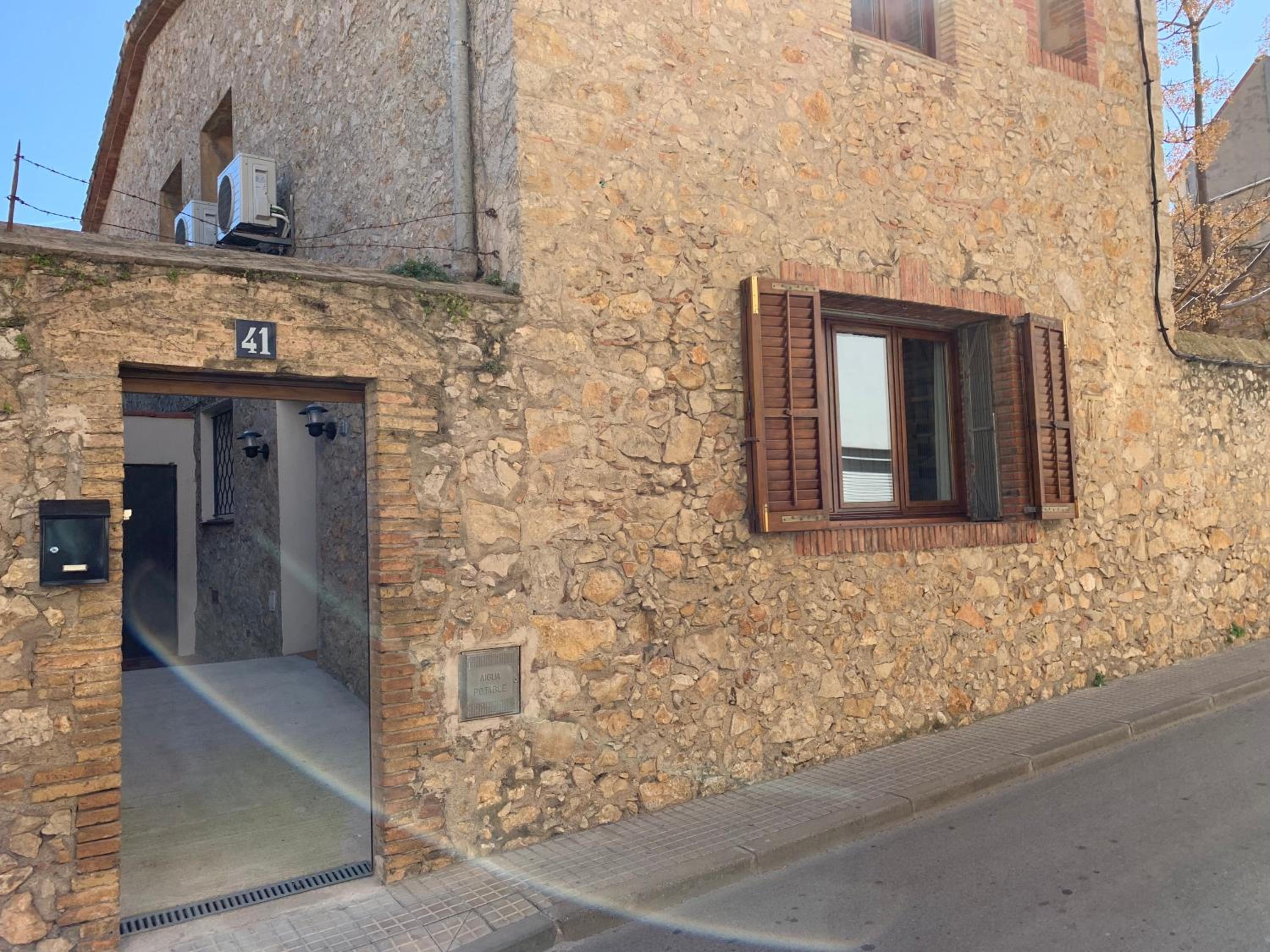 Casa de piedra adaptada en LEscala photo 2