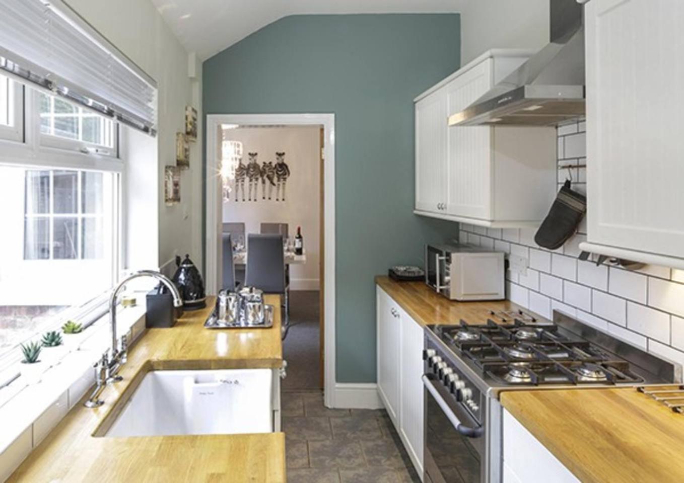 Cathedral Quarter House with free Secure Driveway Parking for 2 Cars, photo 17