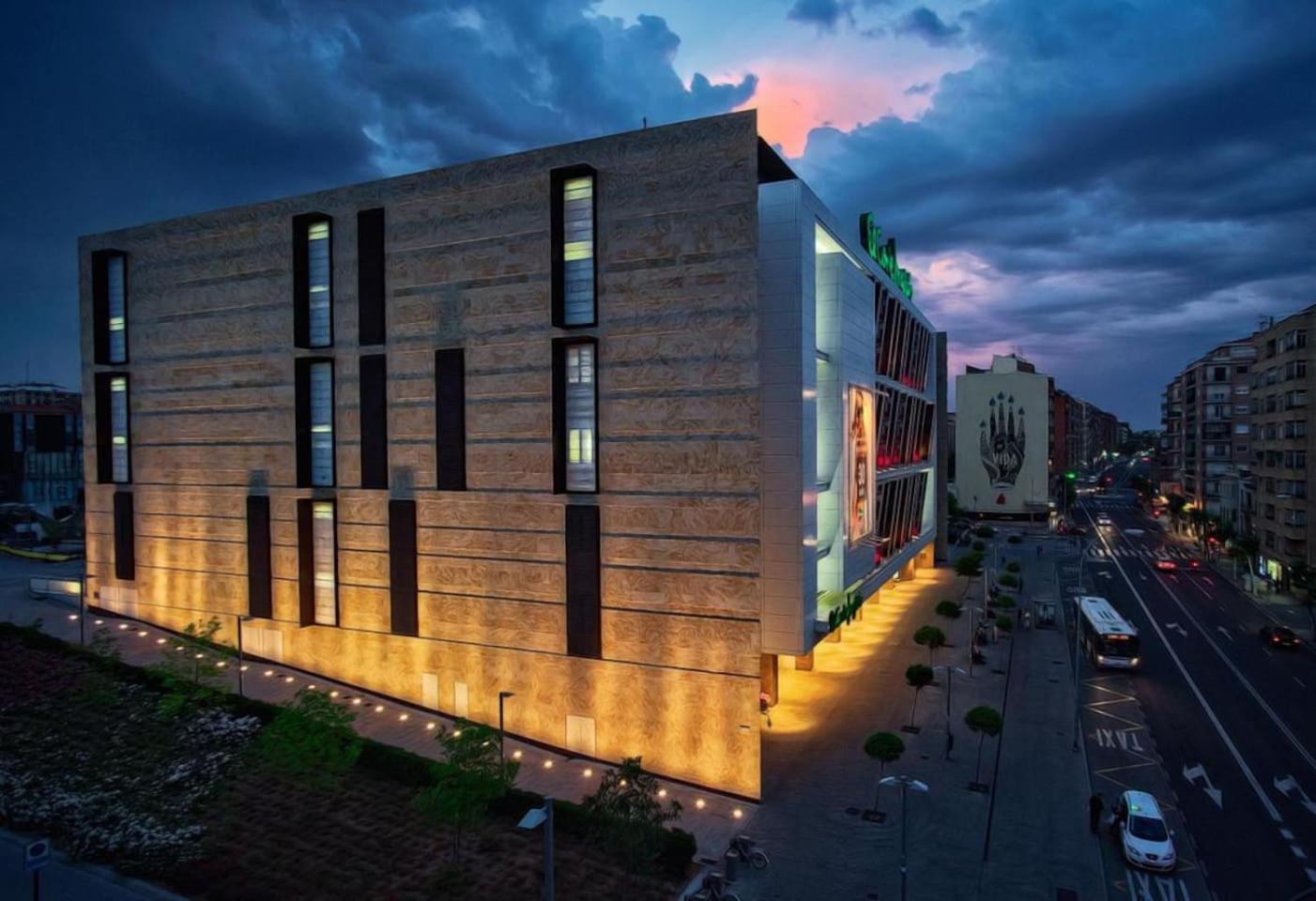 Apartamento Espacioso frente al Corte Ingles con plaza de garaje gratis - VU75