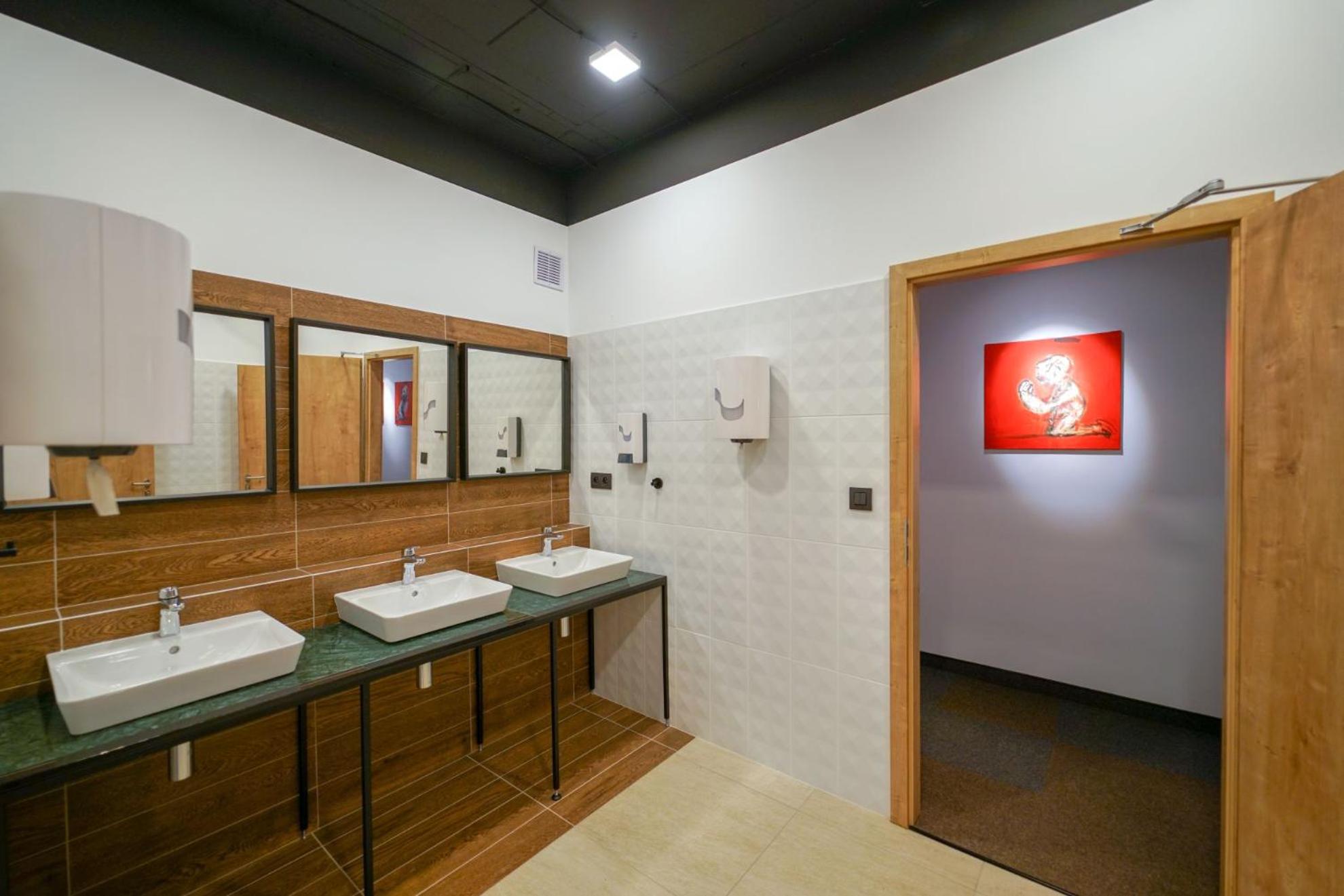 CHORS like a hotel - Capsule & NFT Boutique Hostel Bratislava - City Center view 5