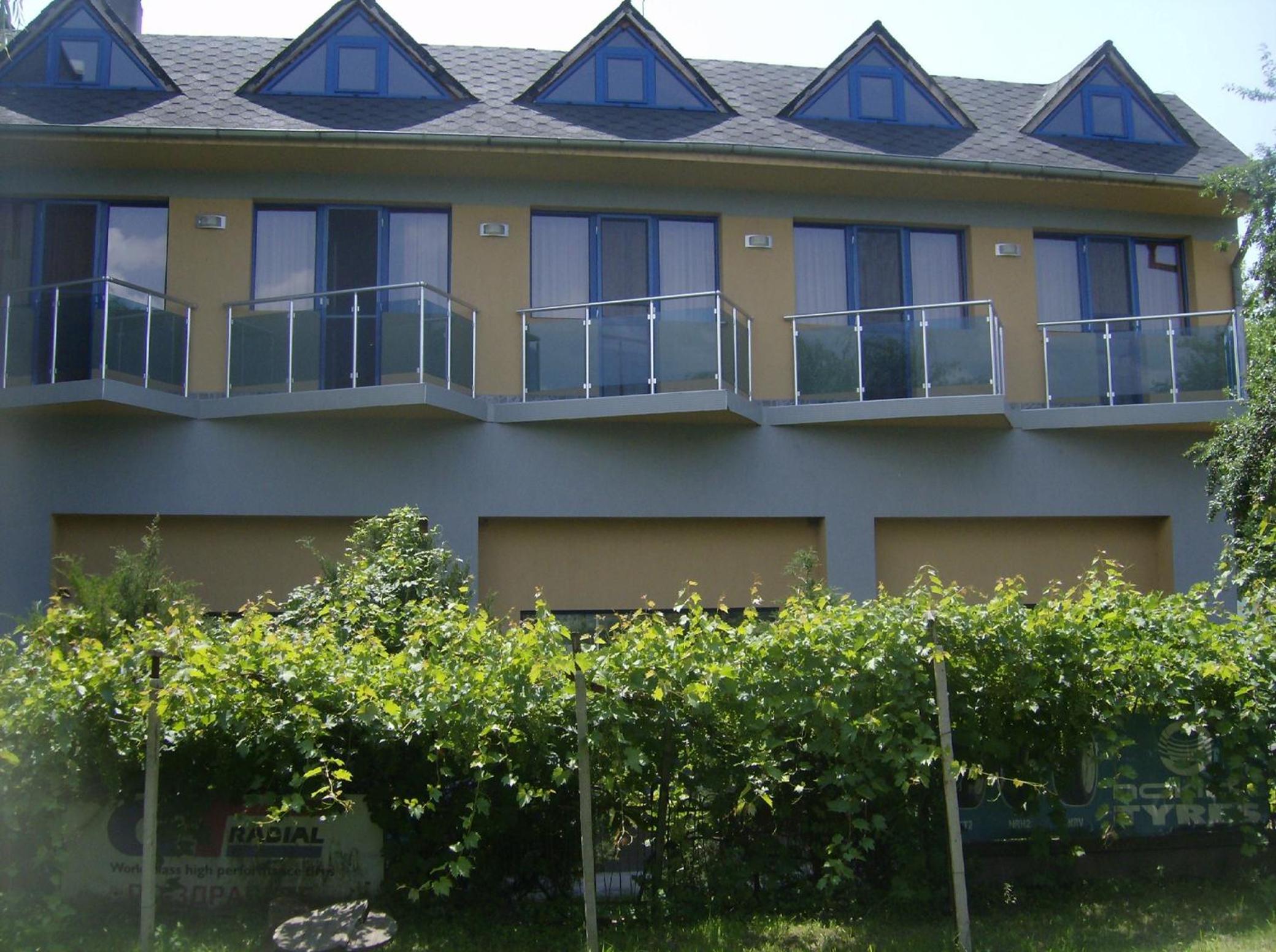 Formula 1 Motel view 2
