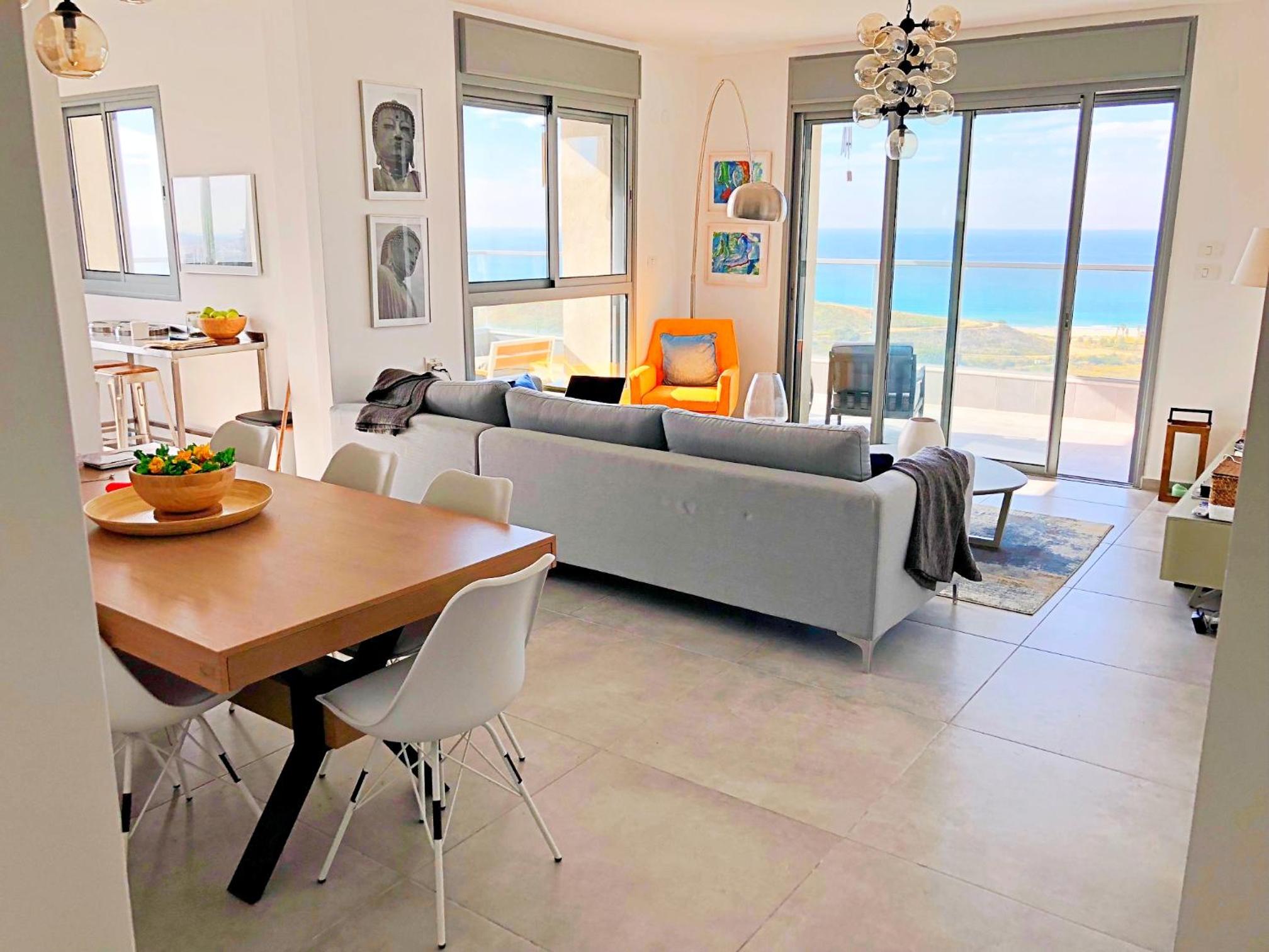Amazing sea View, steps to beach, near Tel-aviv