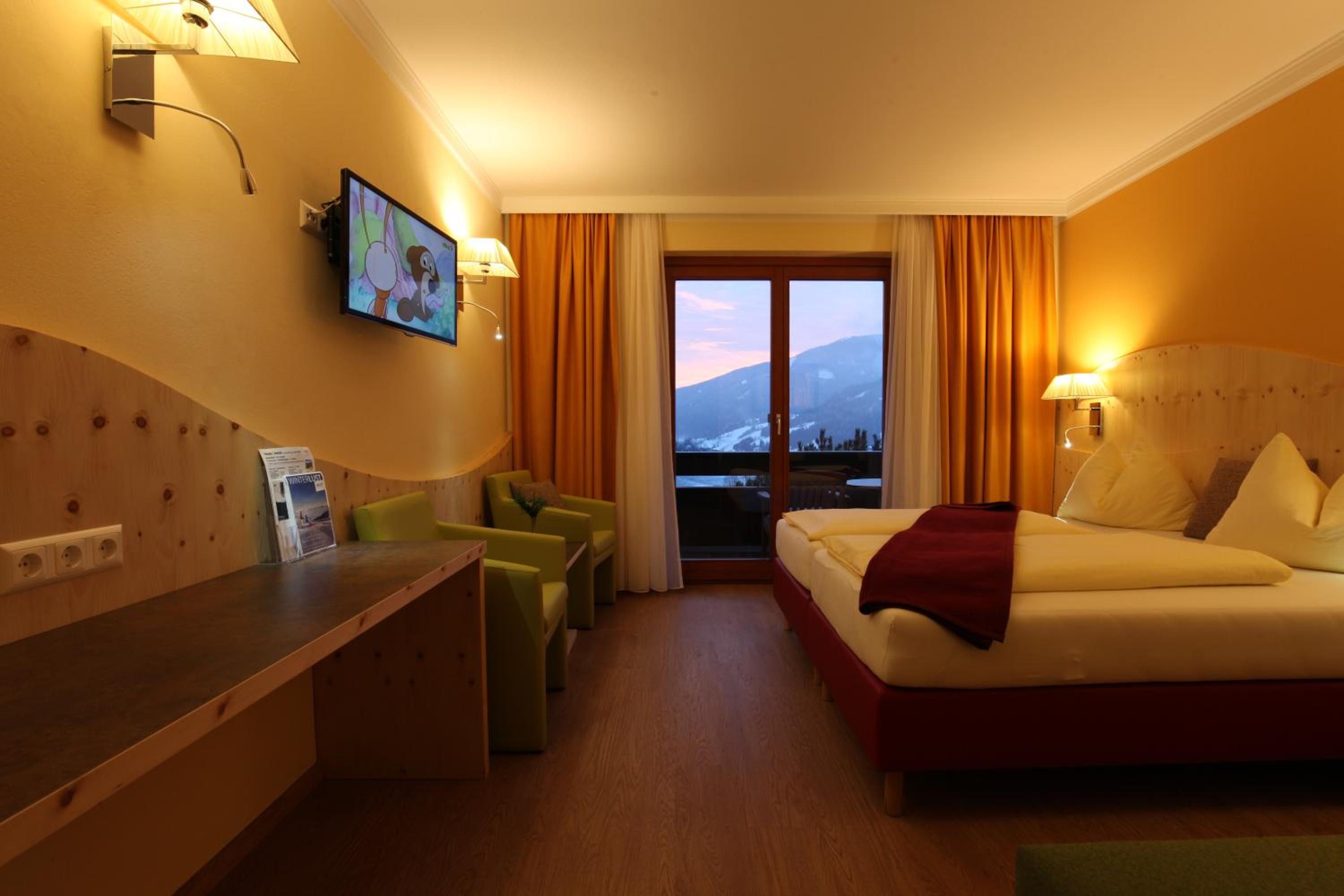 Pension & Appartements Ronacherhof -Mountain Hideaway Slopeside