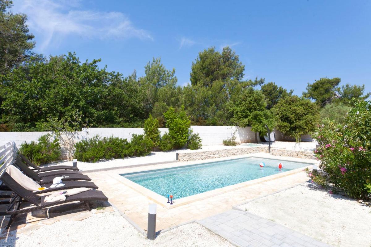 Villa Donna - holiday house for relaxation with pool, souna, jacuzzi & biliards, Ližnjan - Istra view 5