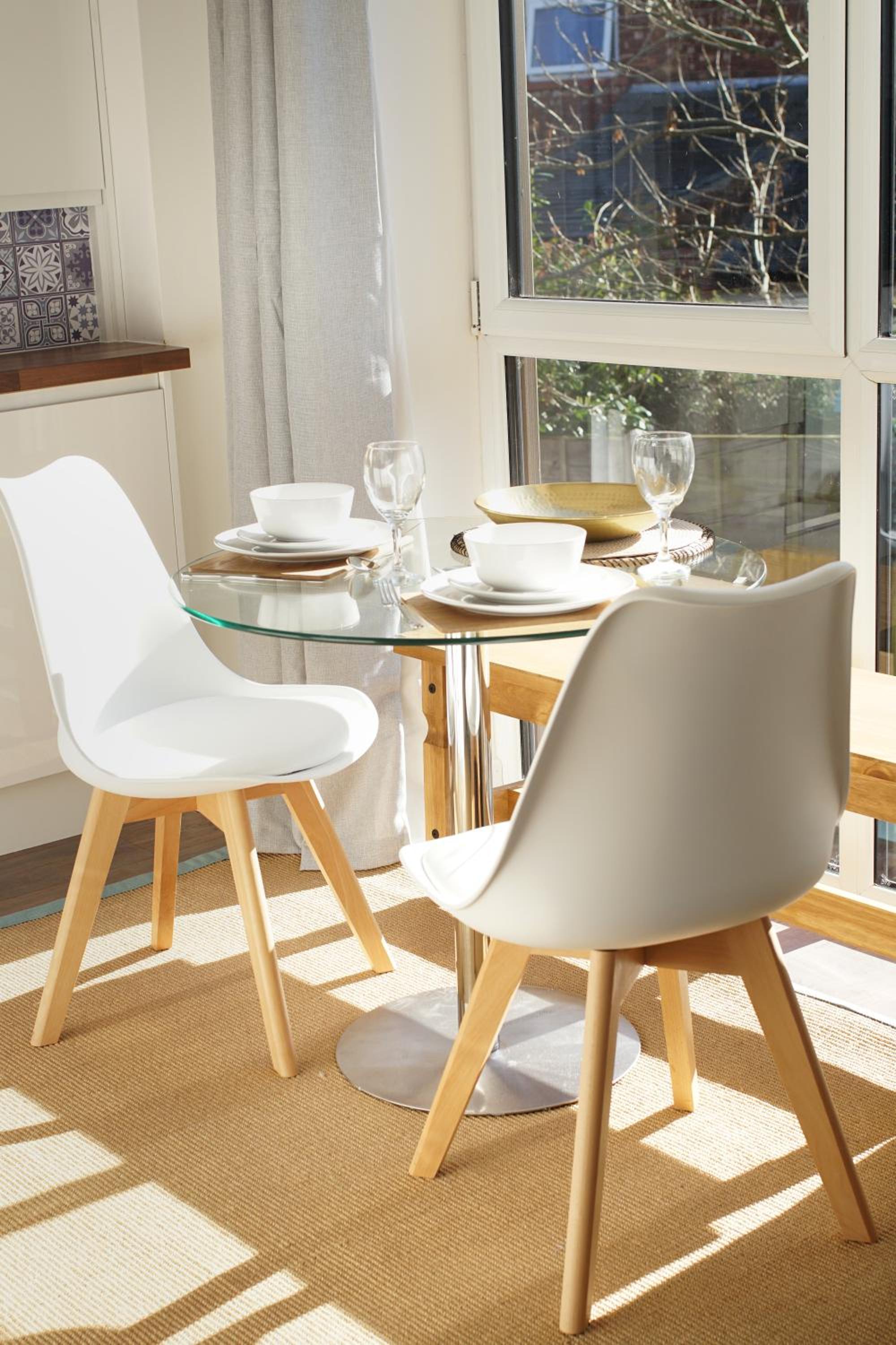 Apartment 3 Broadhurst Court sleeps 4 minutes from town centre & train view 4