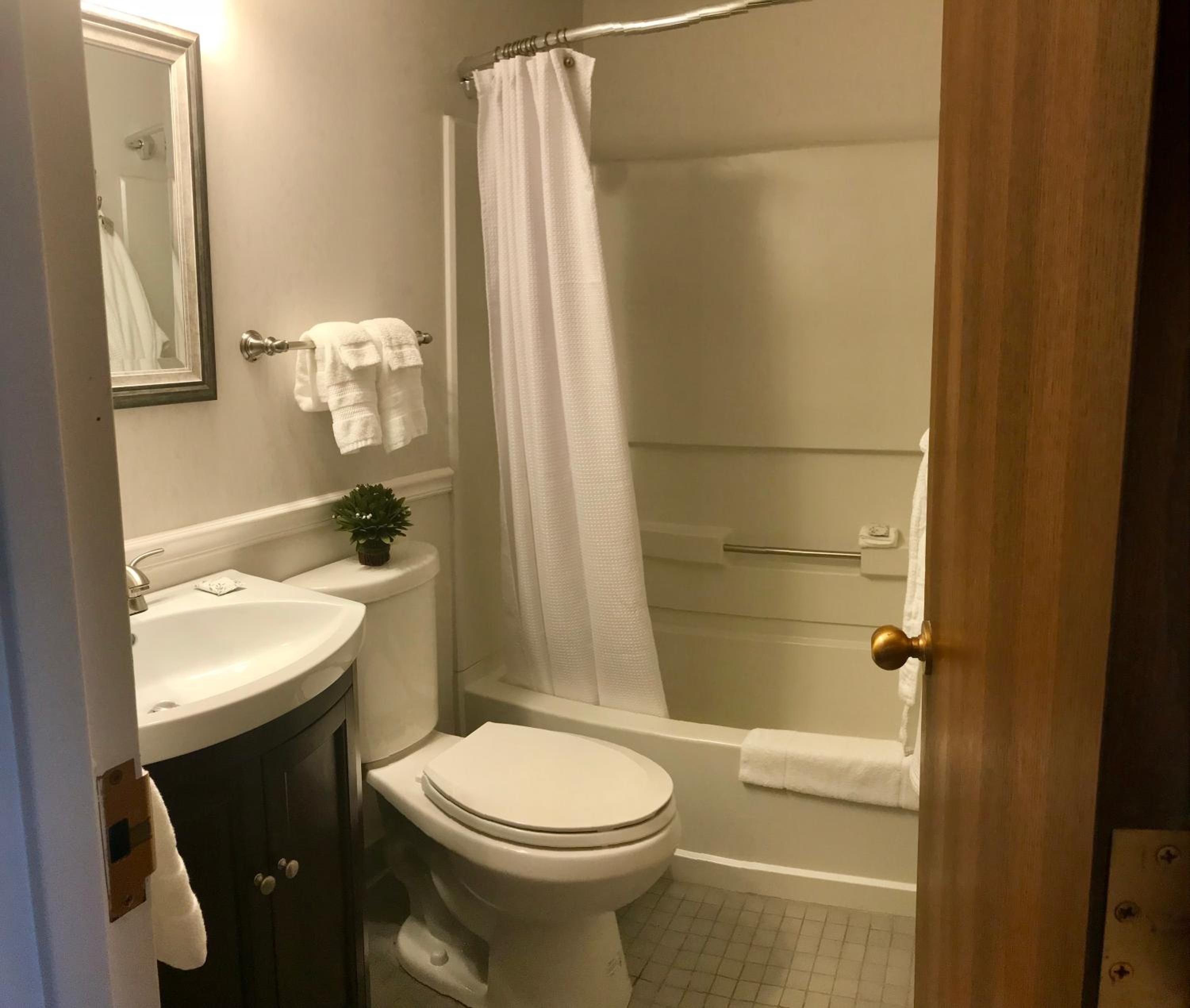 Harbor House Inn
