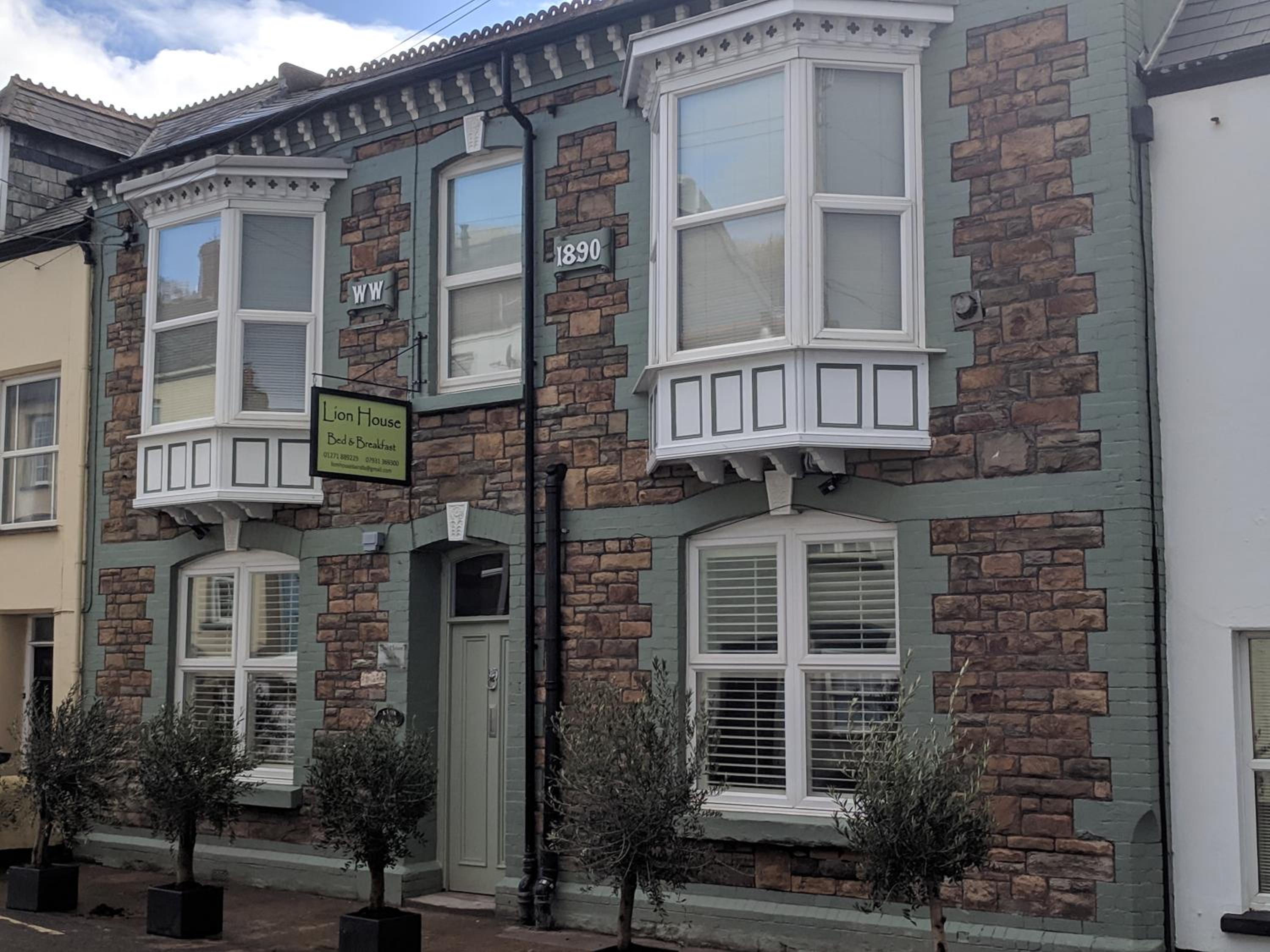Lion House Bed & Breakfast with Restaurant view 5