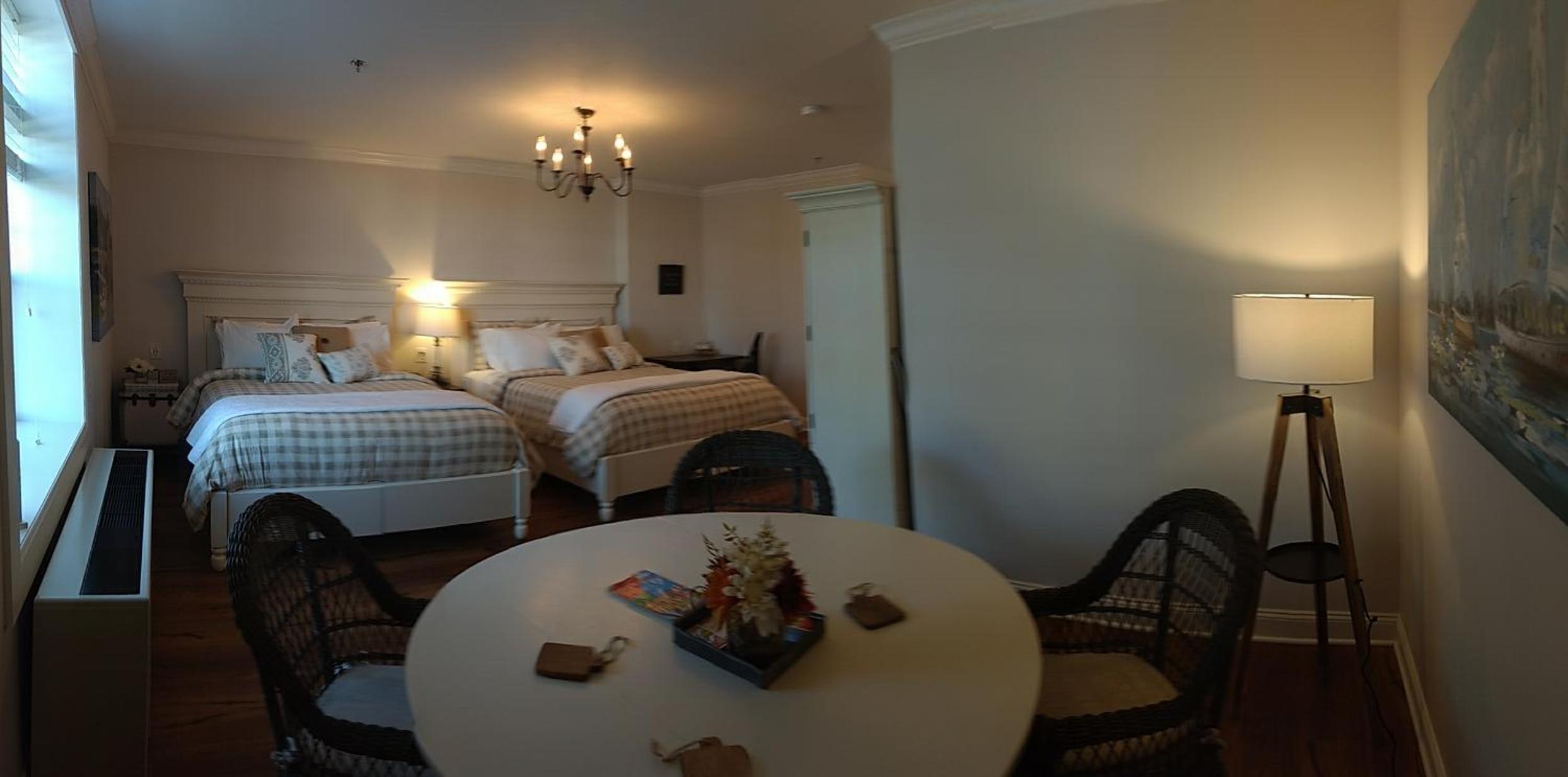 Harbor House Inn